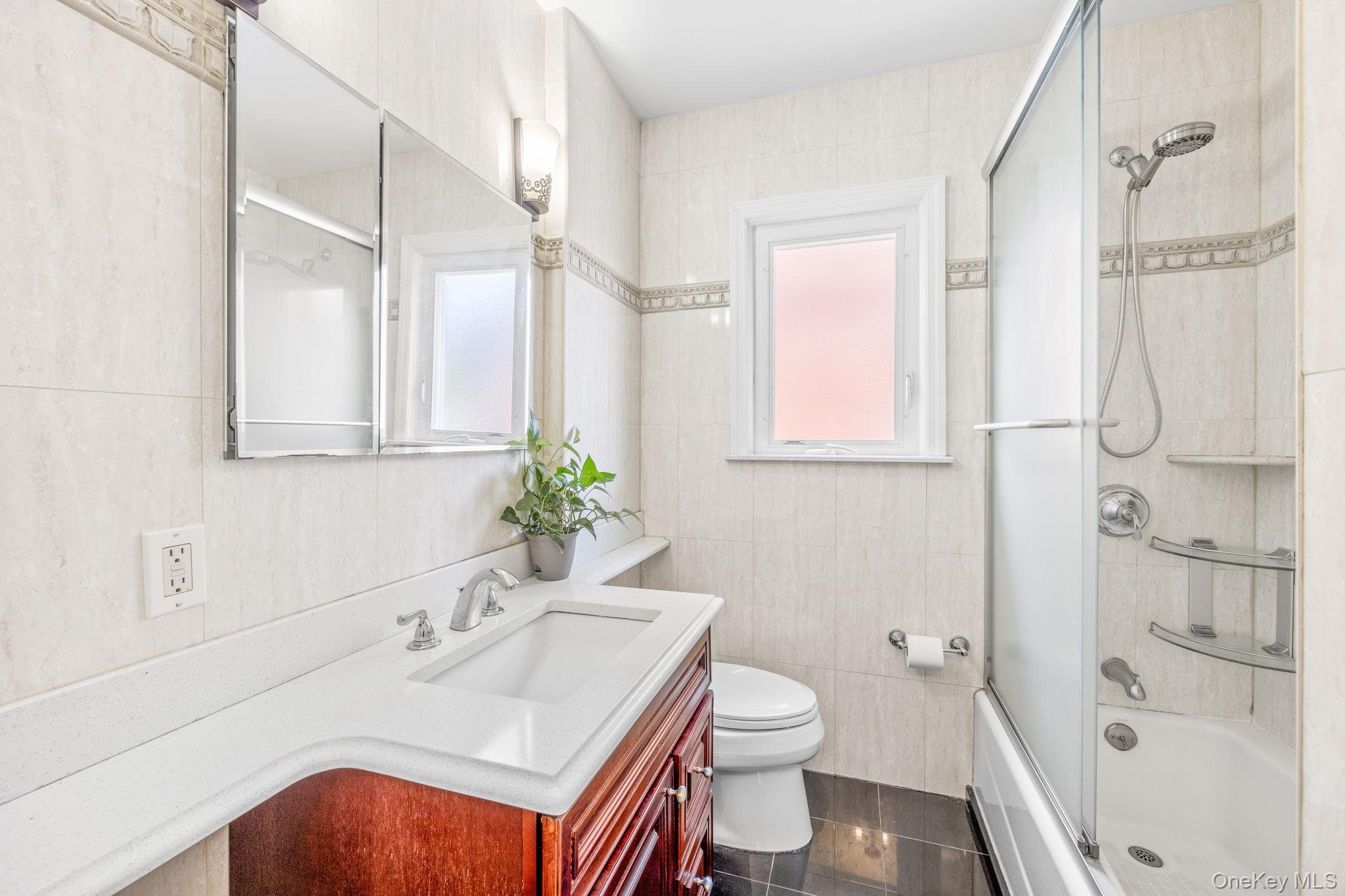 18 Rose Lane, New Hyde Park, NY 11040