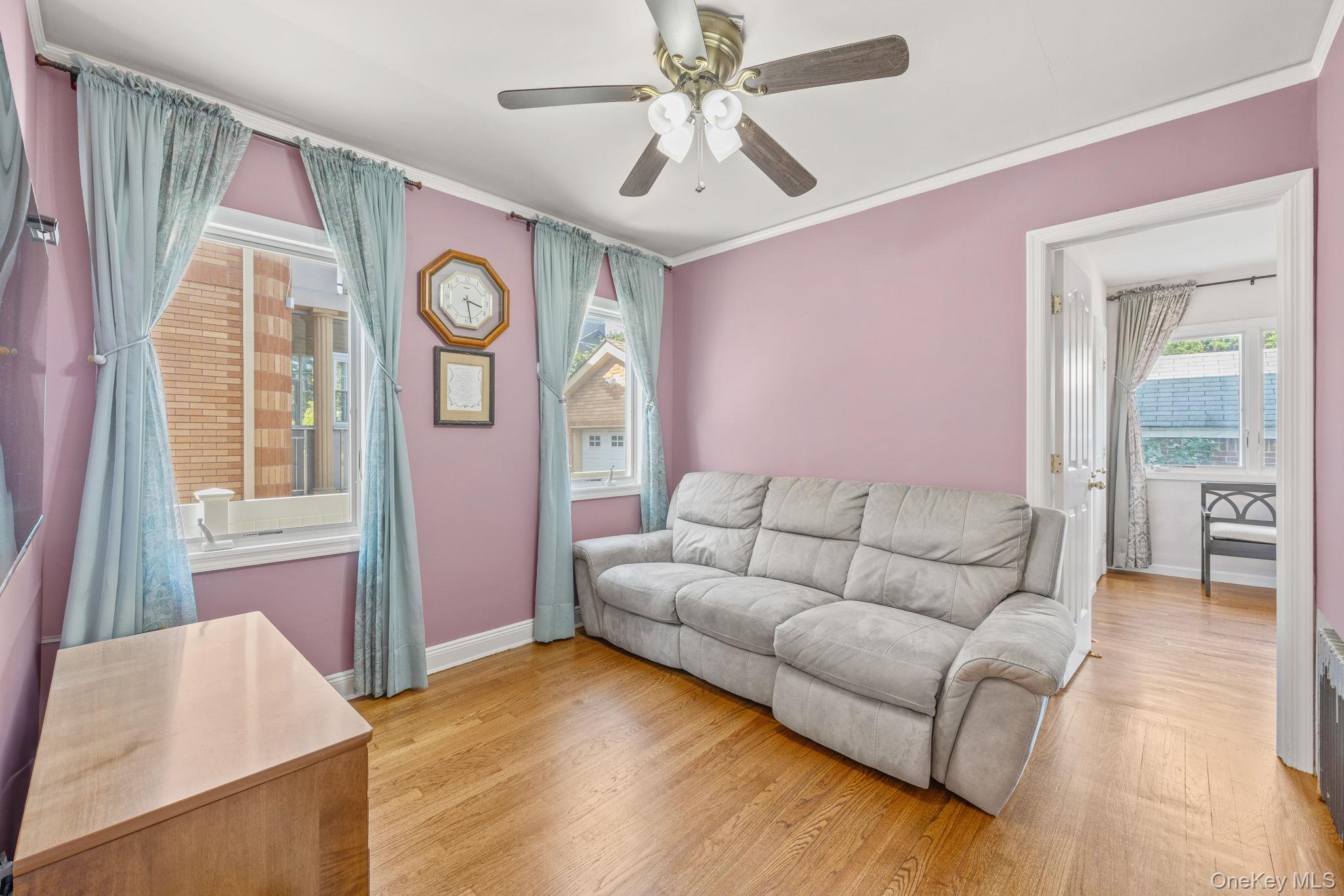 18 Rose Lane, New Hyde Park, NY 11040