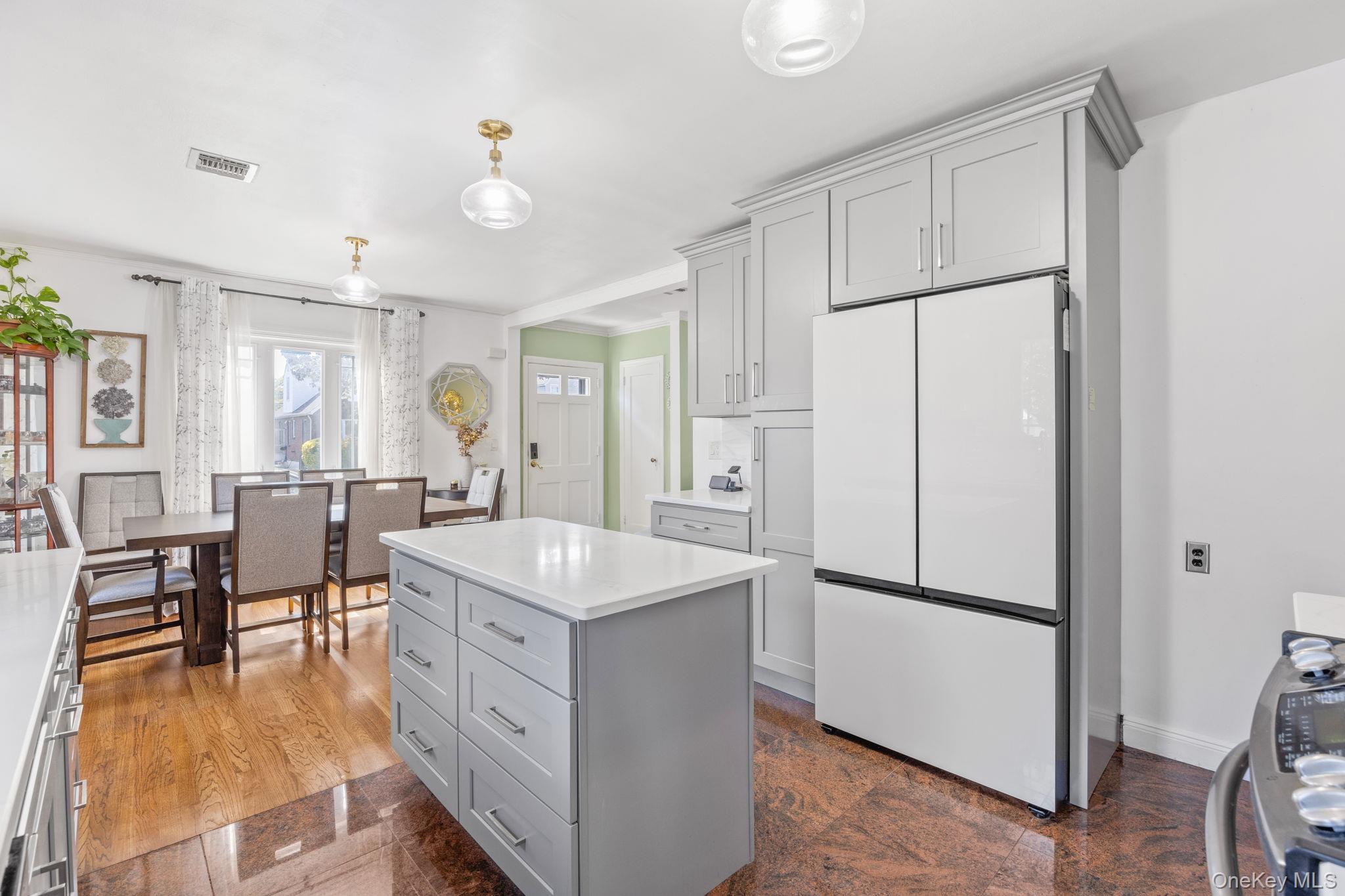 18 Rose Lane, New Hyde Park, NY 11040