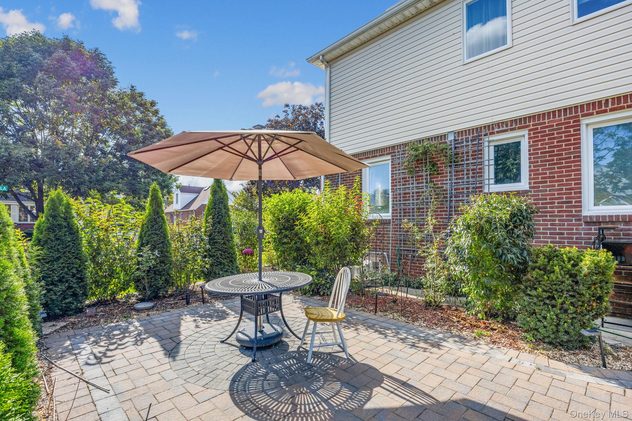 18 Rose Lane, New Hyde Park, NY 11040