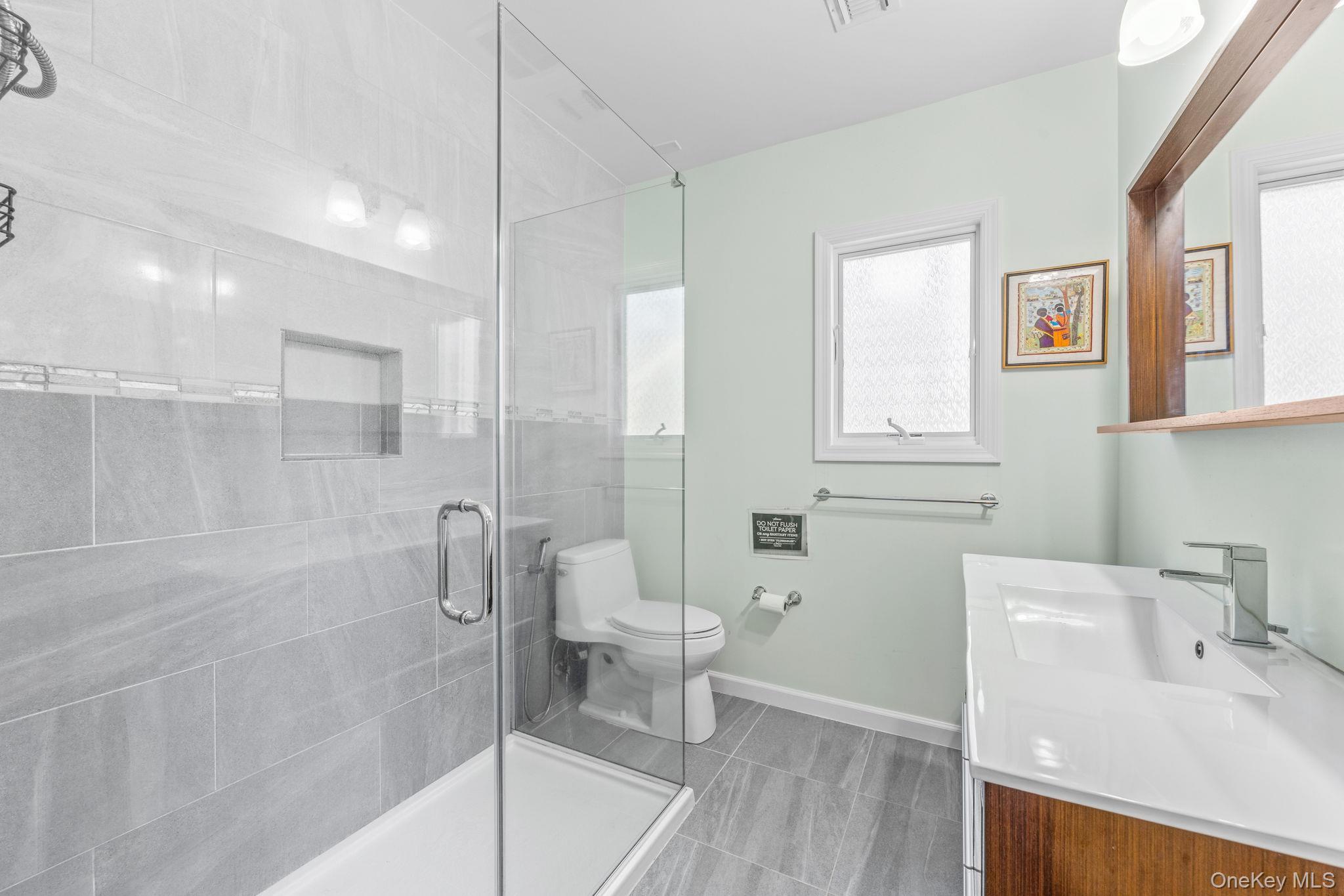 18 Rose Lane, New Hyde Park, NY 11040