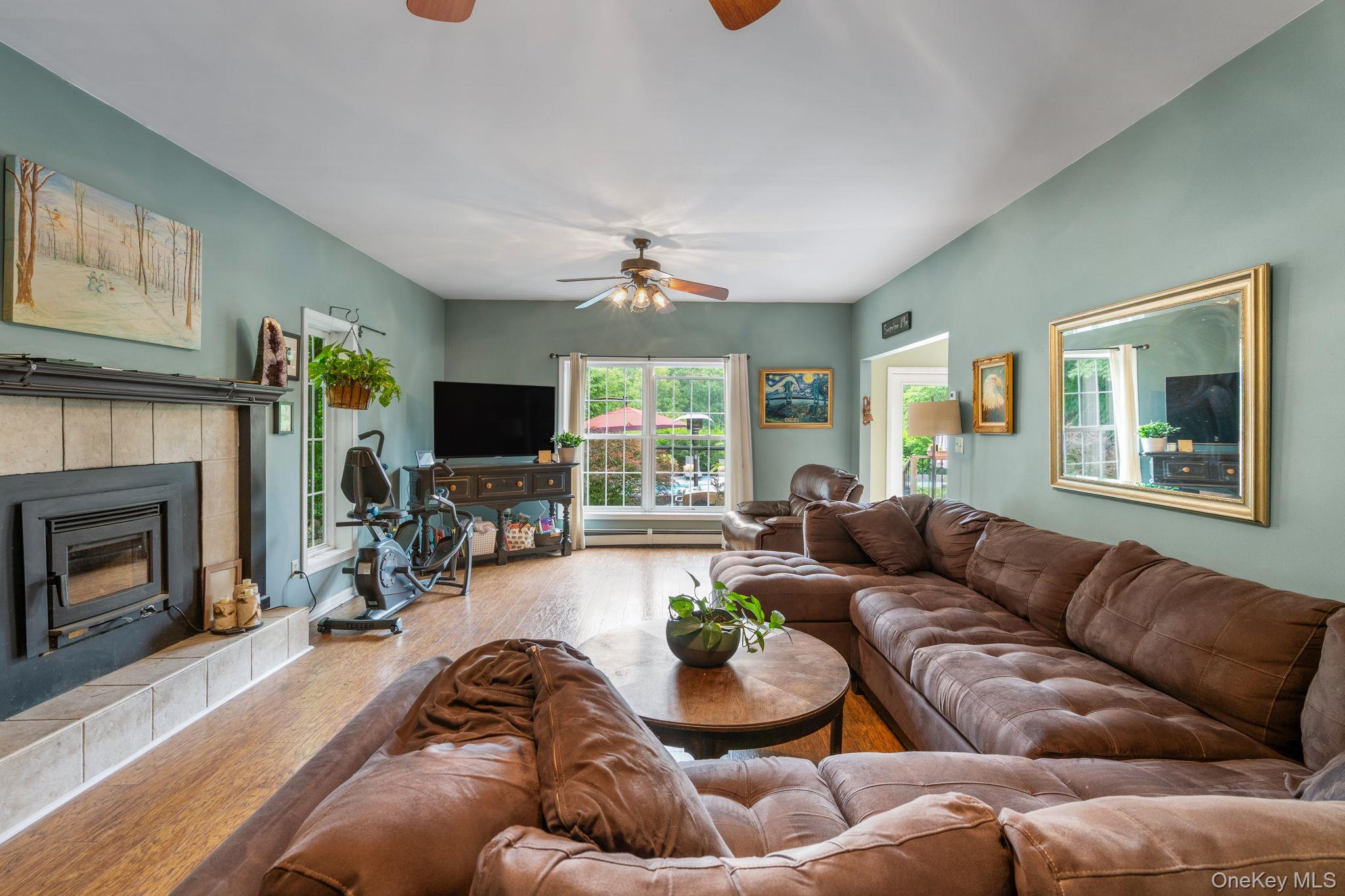 7 Van Keuren Avenue, Pine Bush, NY 12566