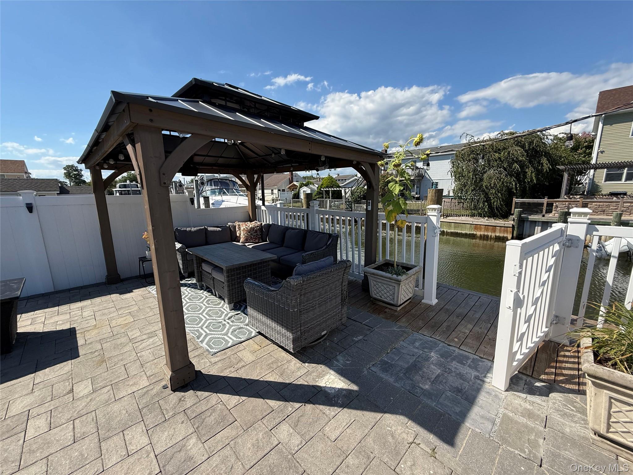 3 Desoto Road, Amity Harbor, NY 11701