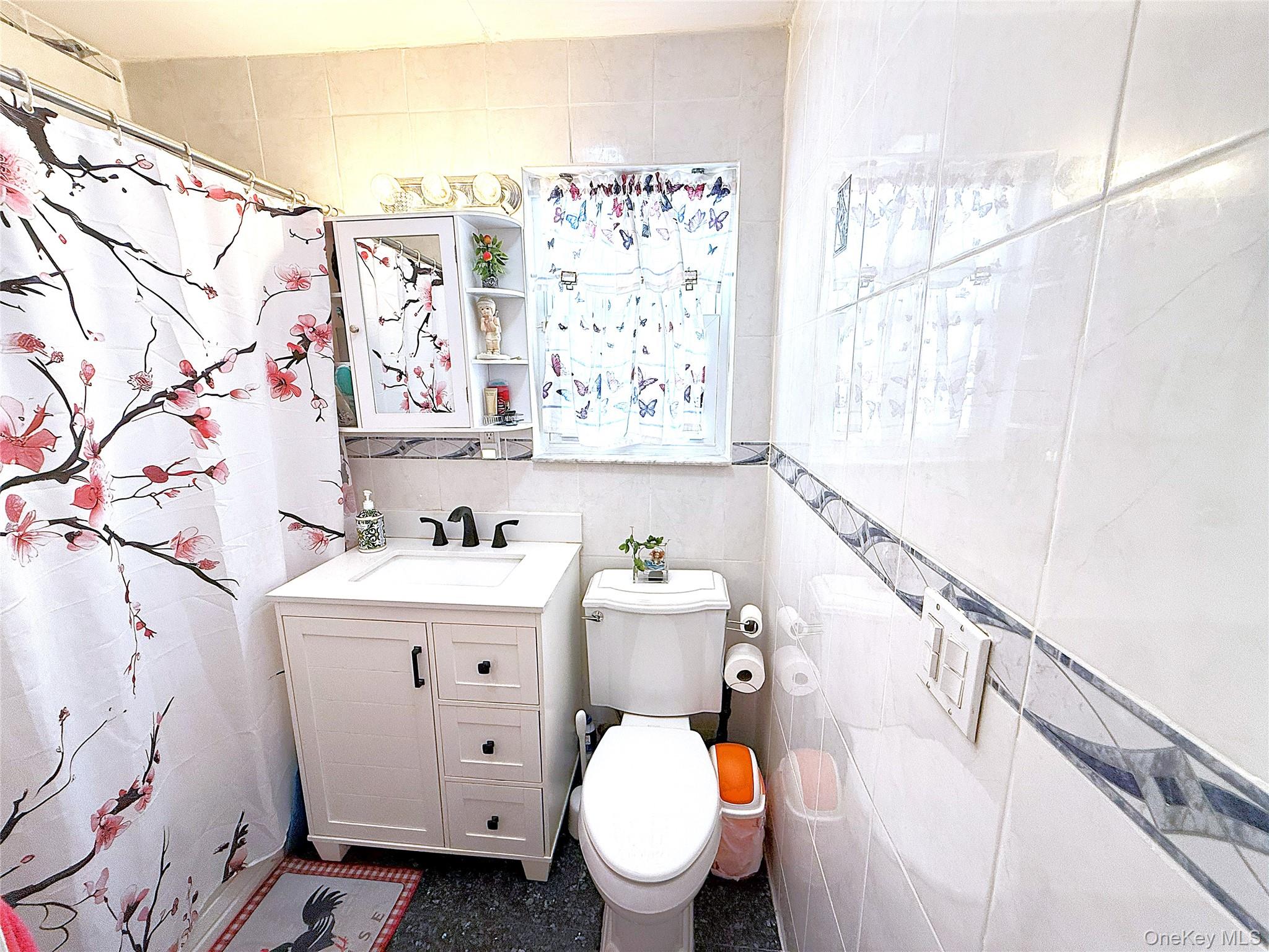 3 Desoto Road, Amity Harbor, NY 11701