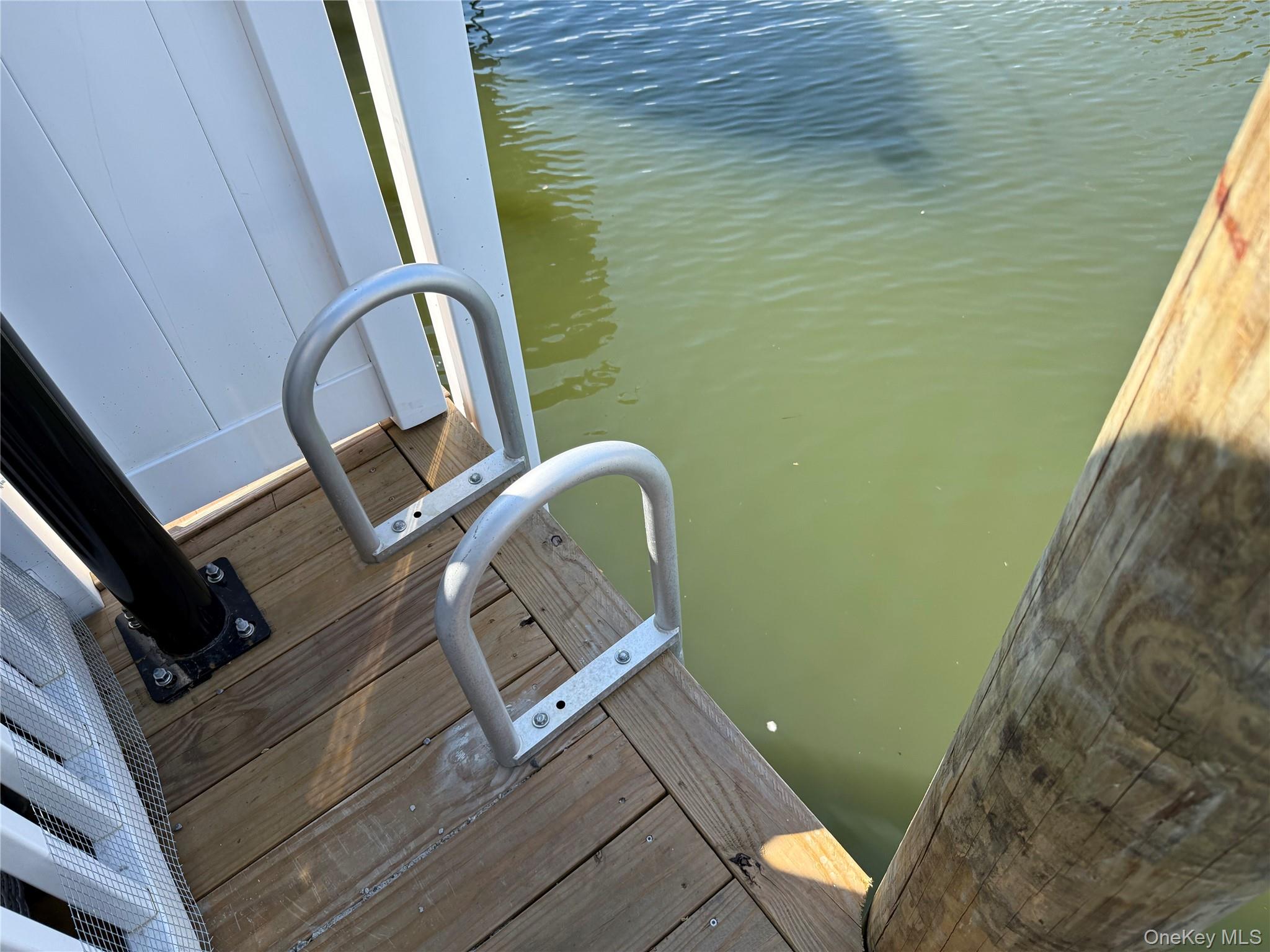 3 Desoto Road, Amity Harbor, NY 11701