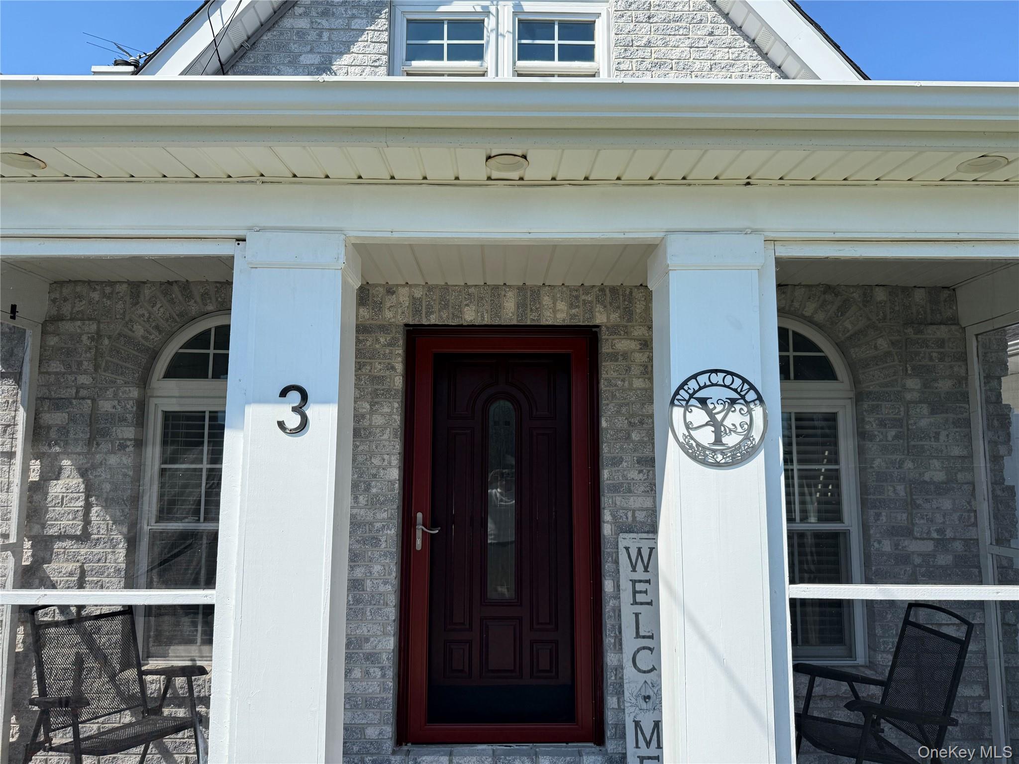 3 Desoto Road, Amity Harbor, NY 11701