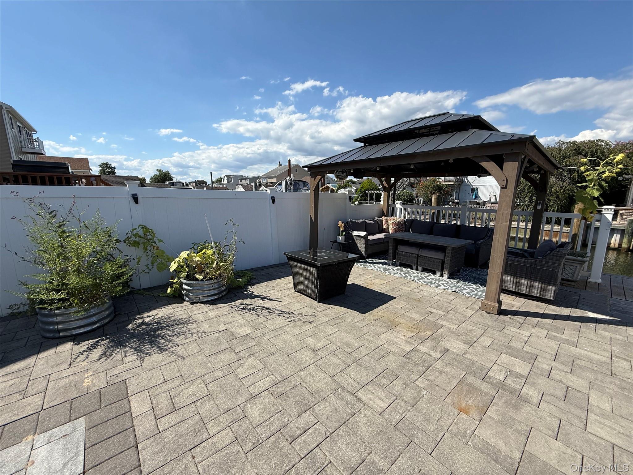 3 Desoto Road, Amity Harbor, NY 11701