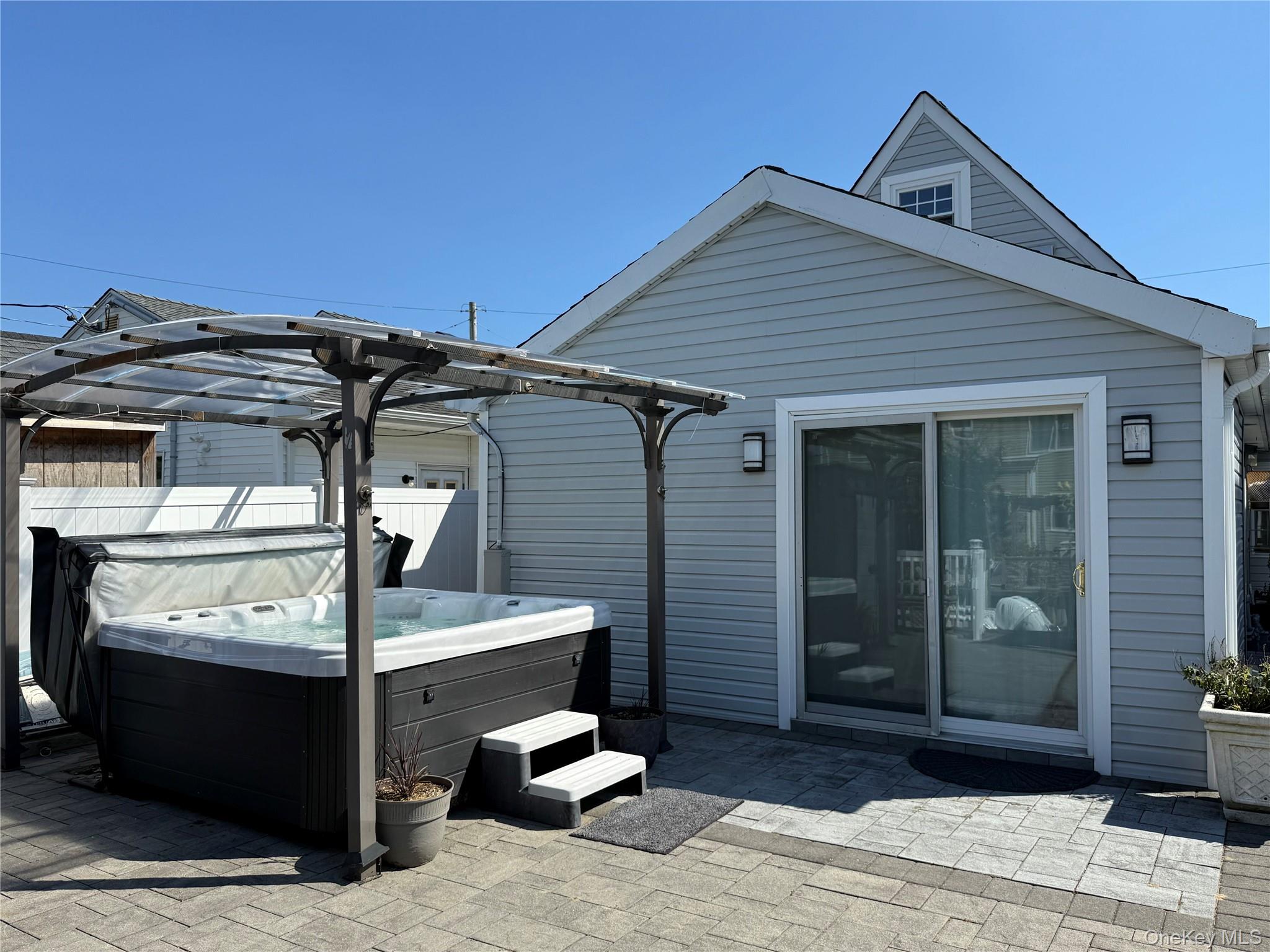 3 Desoto Road, Amity Harbor, NY 11701