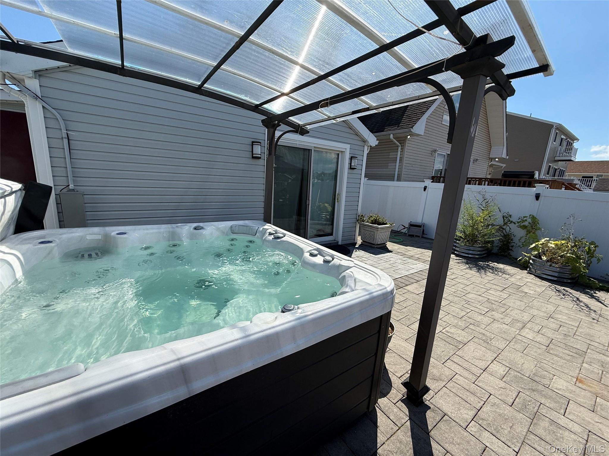 3 Desoto Road, Amity Harbor, NY 11701