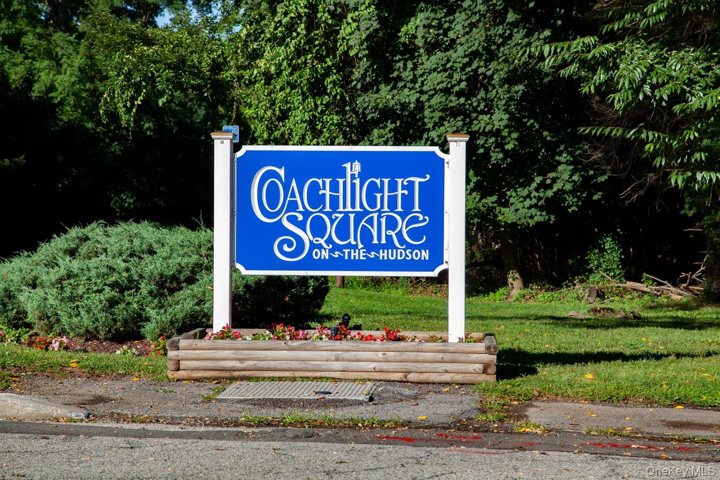 90 Coachlight Square, Montrose, NY 10548