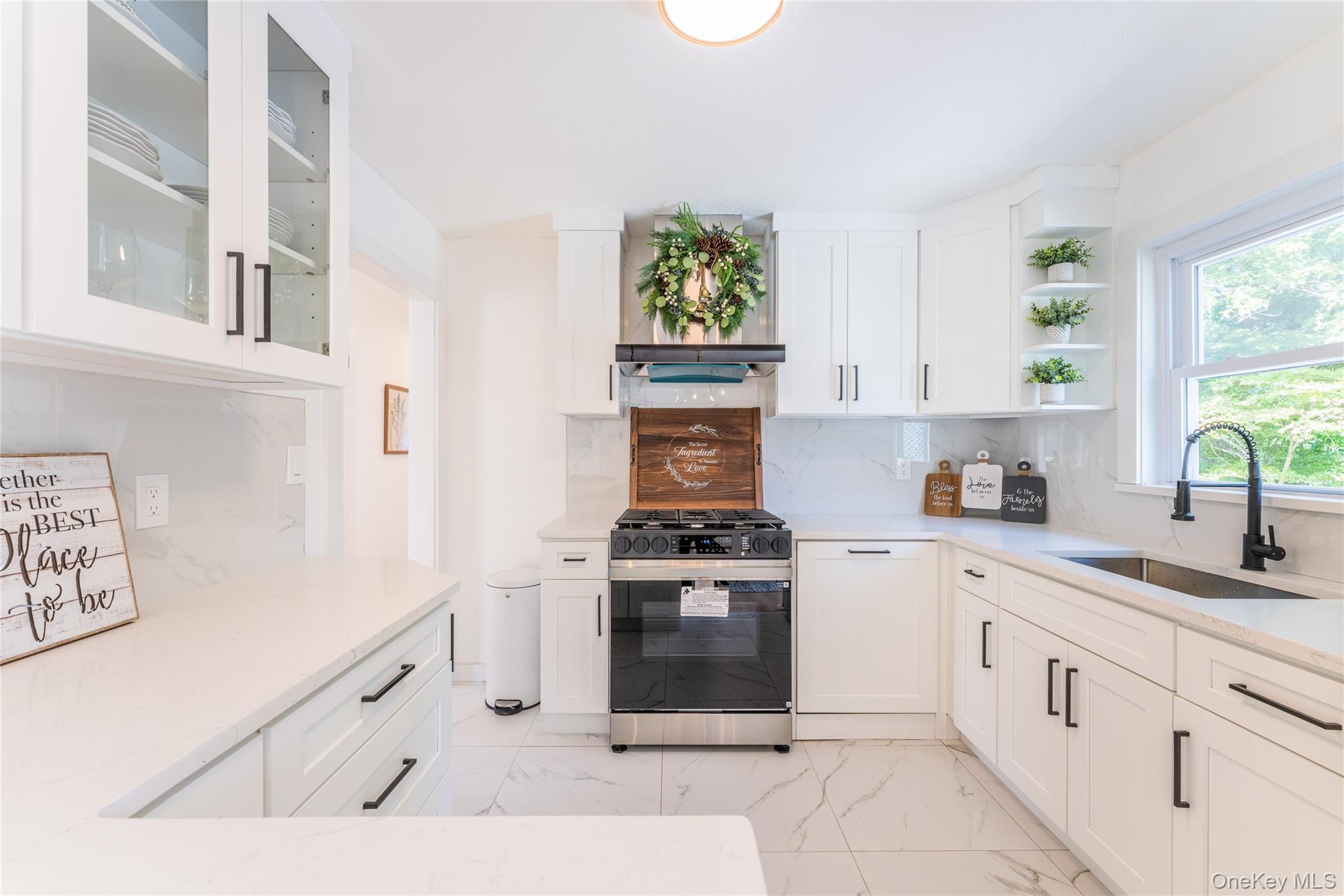 120 Glenwood Road, Glenwood Landing, NY 11547