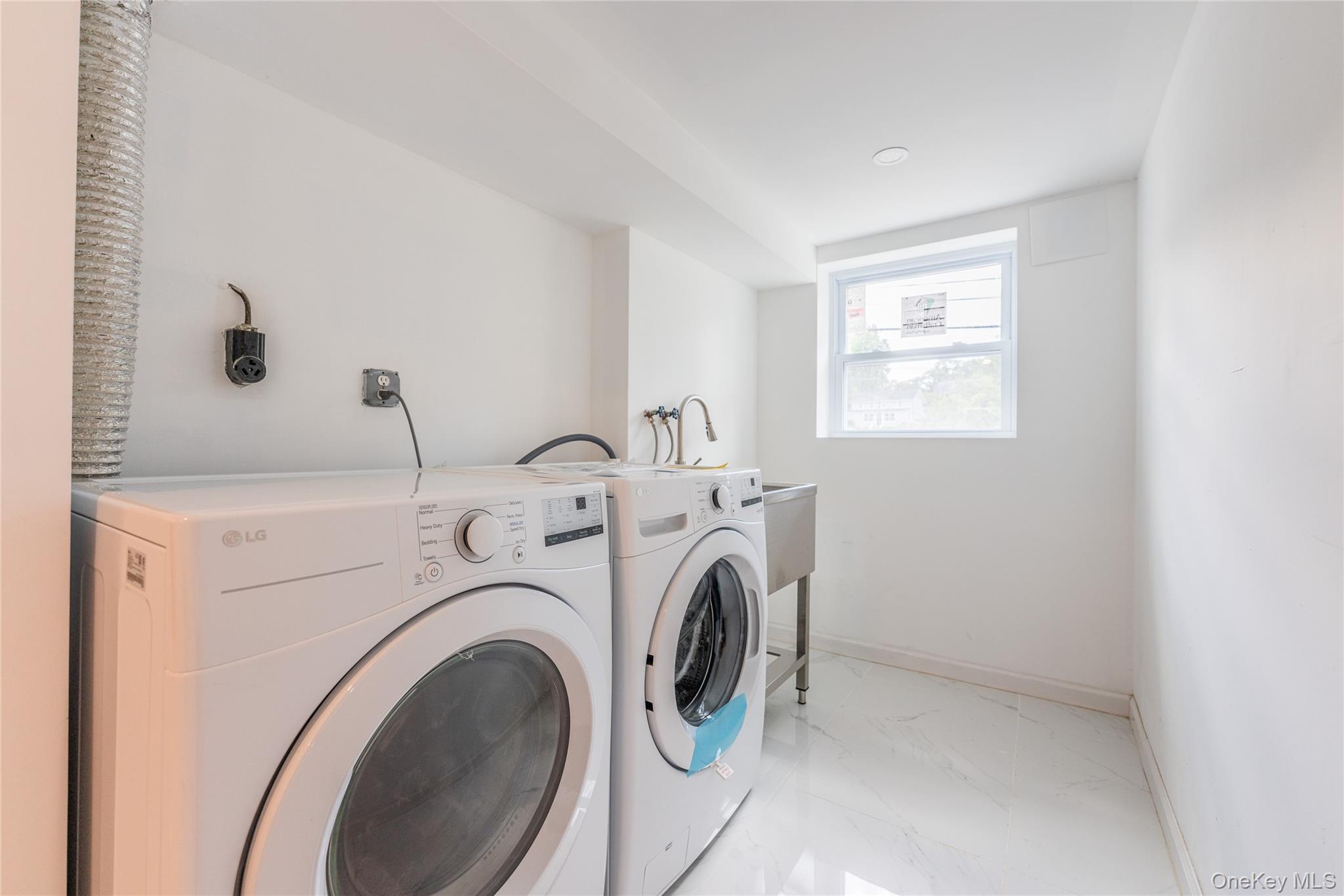 120 Glenwood Road, Glenwood Landing, NY 11547