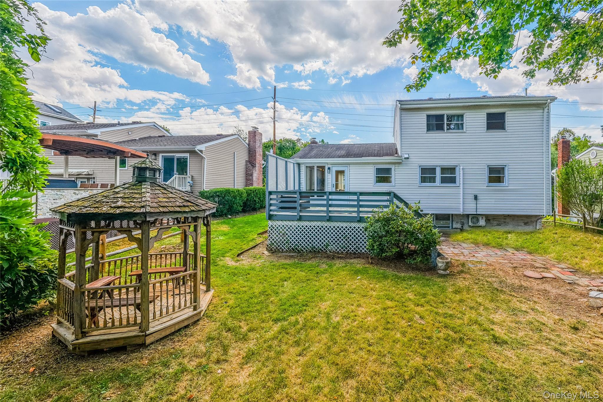 120 Glenwood Road, Glenwood Landing, NY 11547