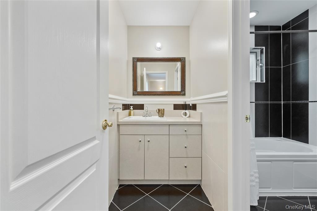 8 Harvest Court, Monsey, NY 10952