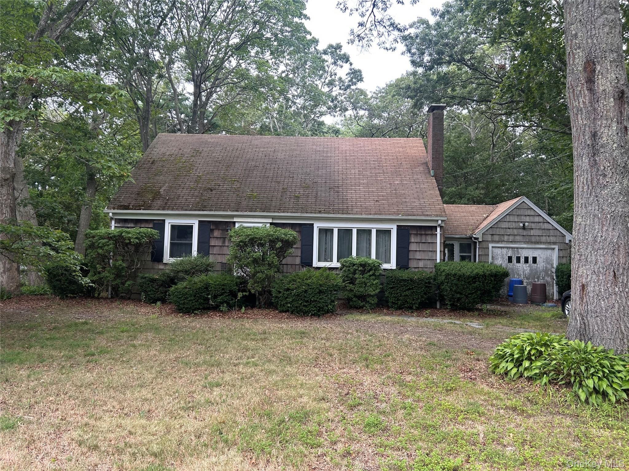 74 Oregon Avenue, Medford, NY 11763