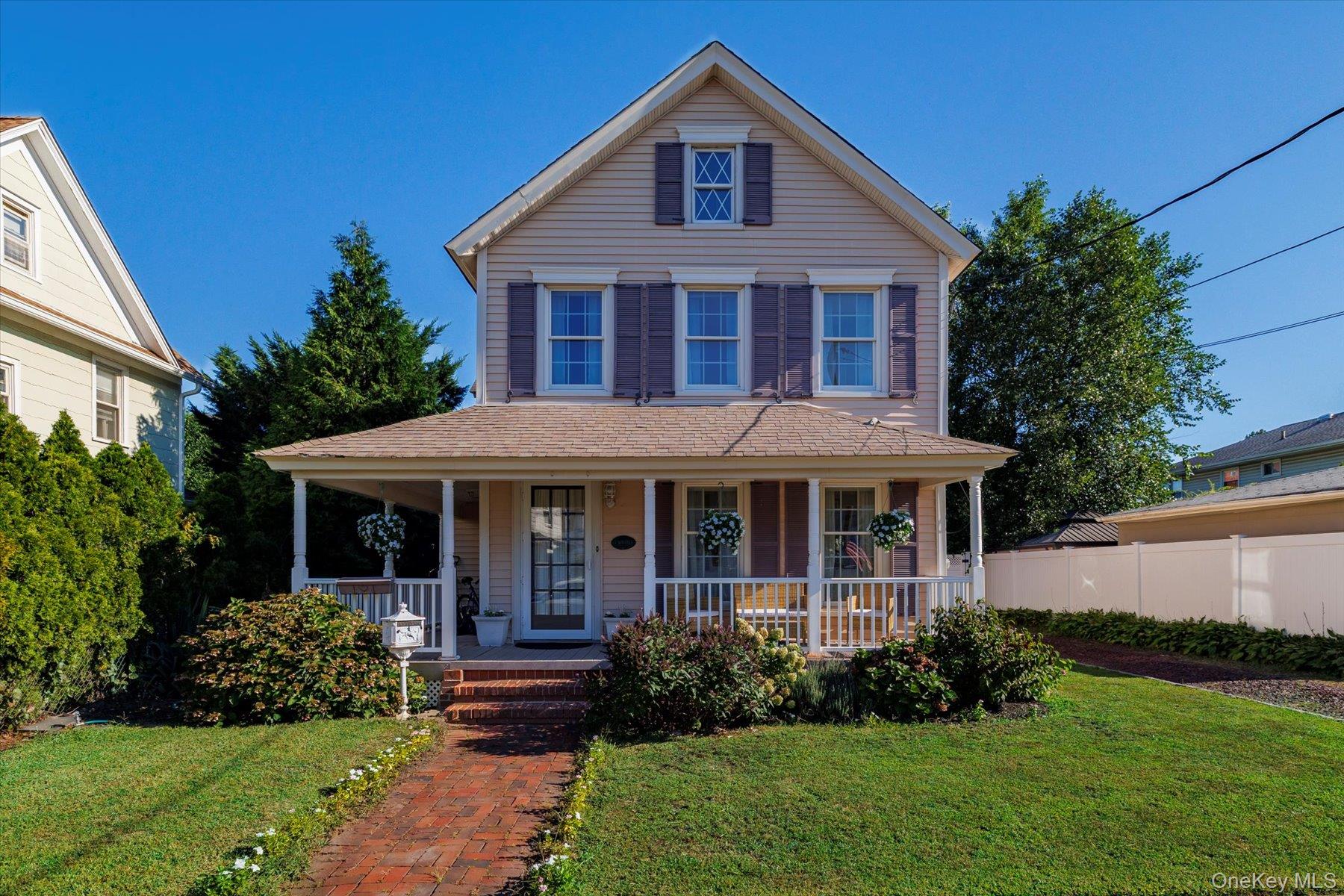 7 Waverly Place, Rockville Centre, NY 11570