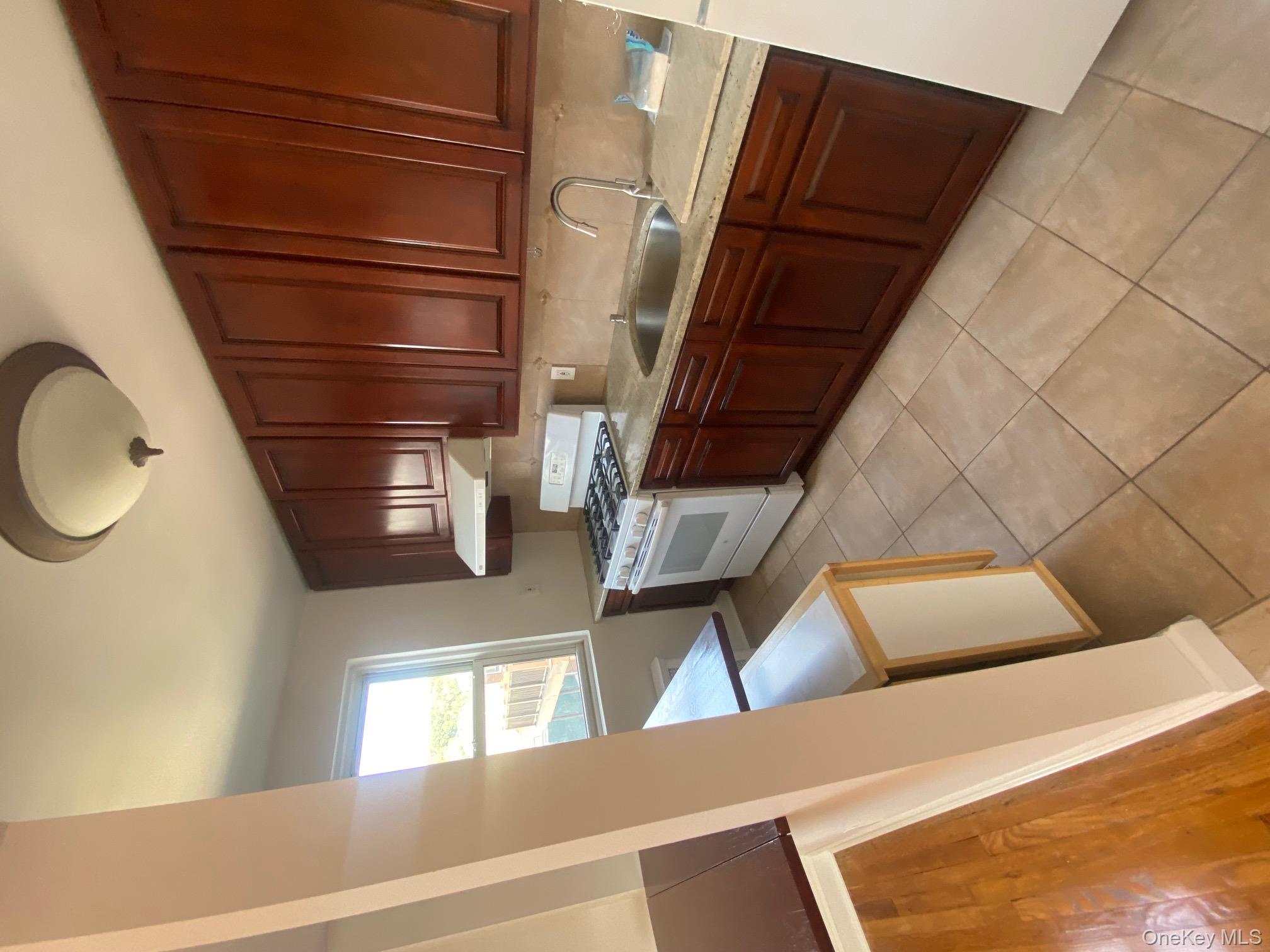 245-31B 76th Avenue # 31B, Glen Oaks, NY 11426