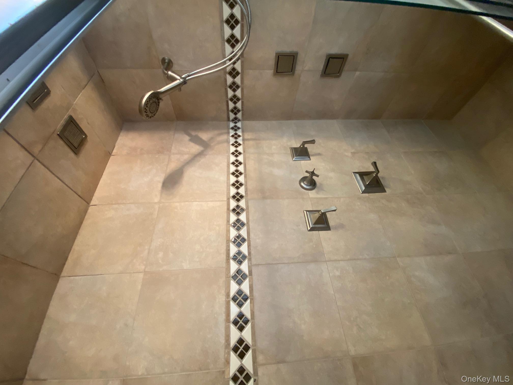 245-31B 76th Avenue # 31B, Glen Oaks, NY 11426