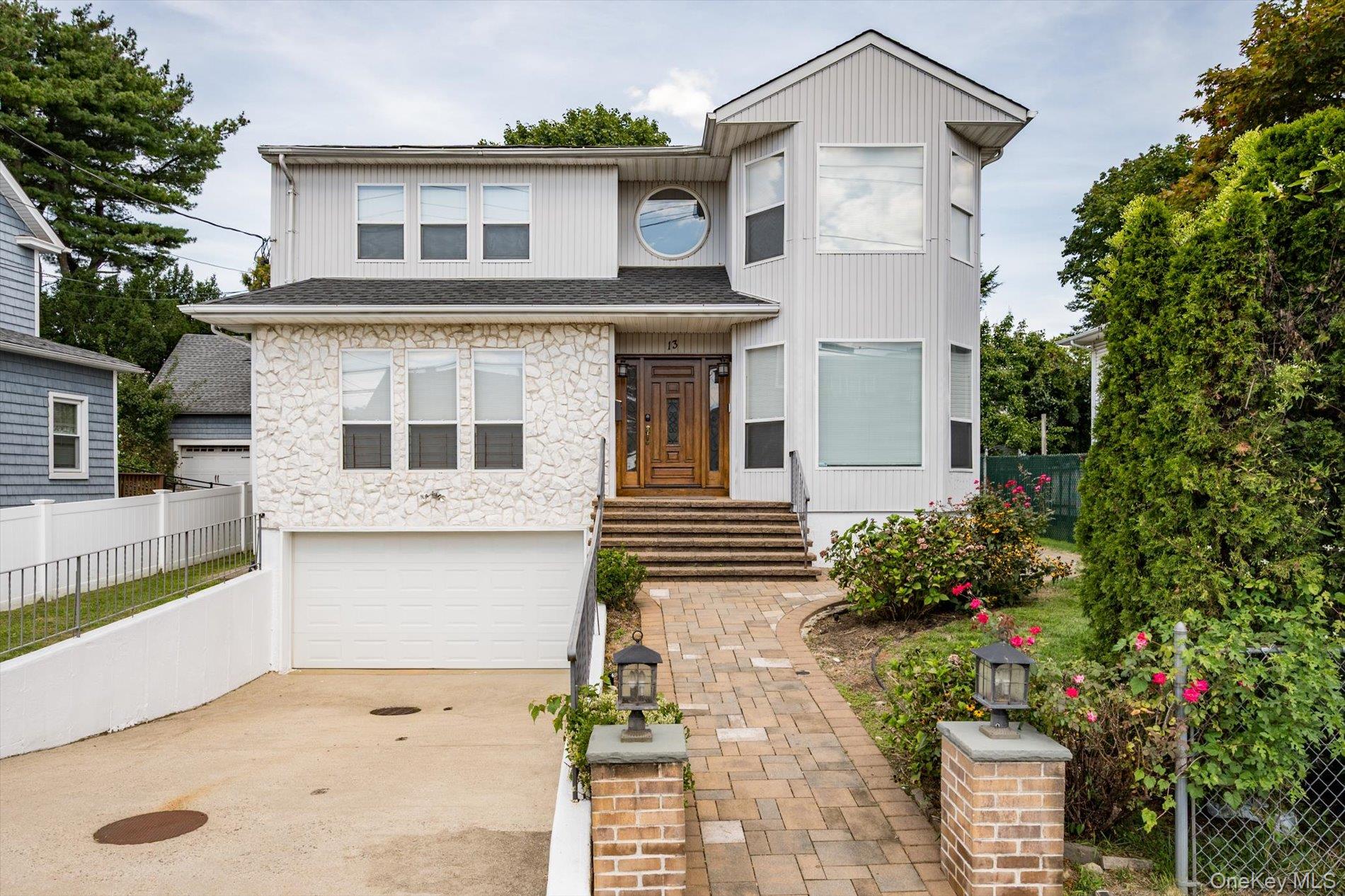 13 Locust Street, Greenvale, NY 11548