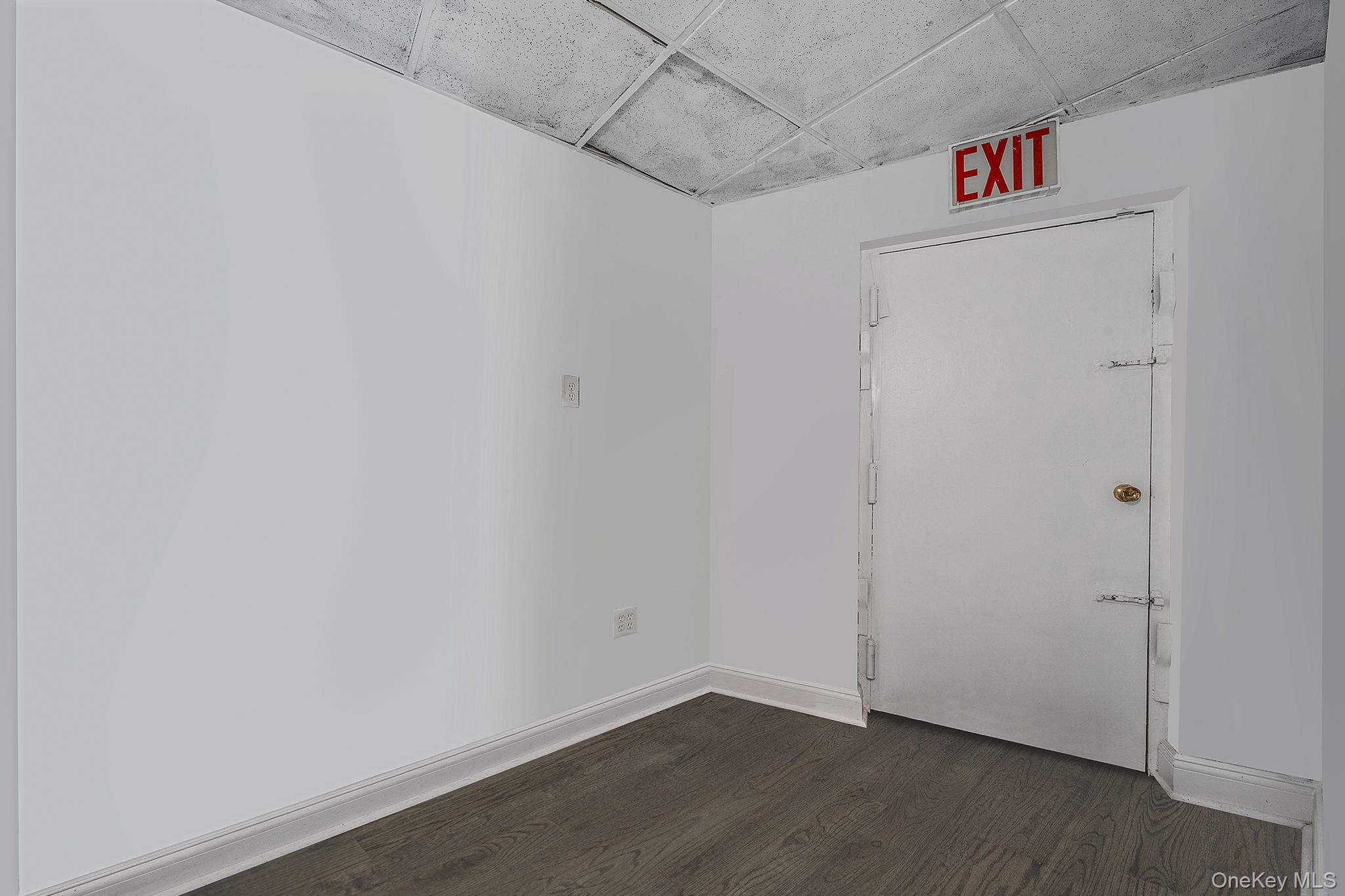 9 Davison Avenue W # B, Oceanside, NY 11572