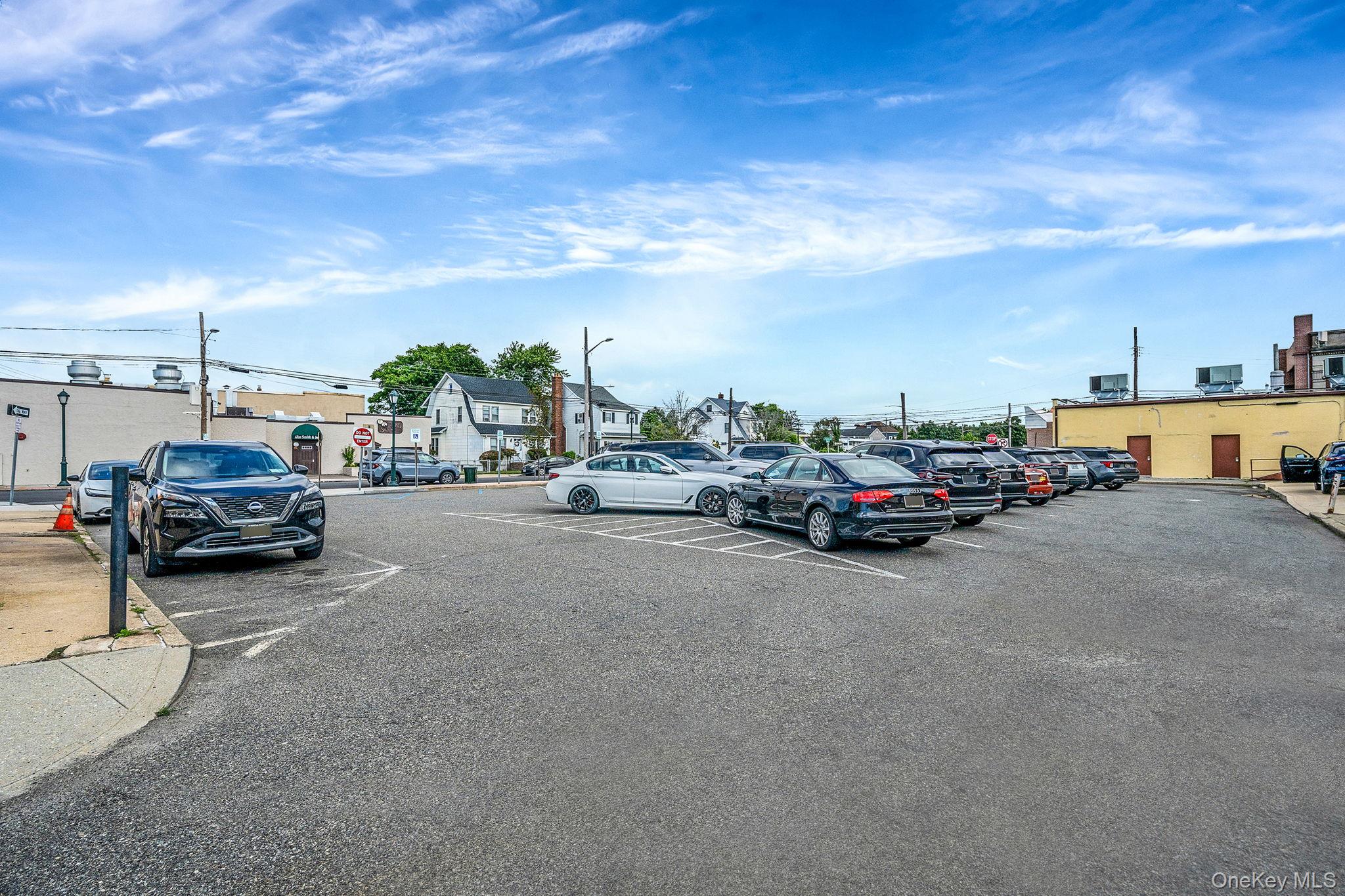 9 Davison Avenue W # B, Oceanside, NY 11572