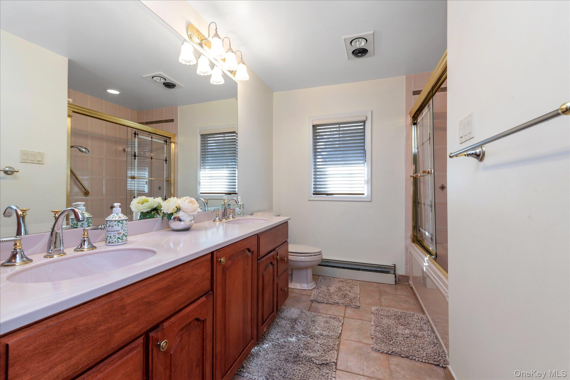 200 Hummingbird Drive, East Hills, NY 11576