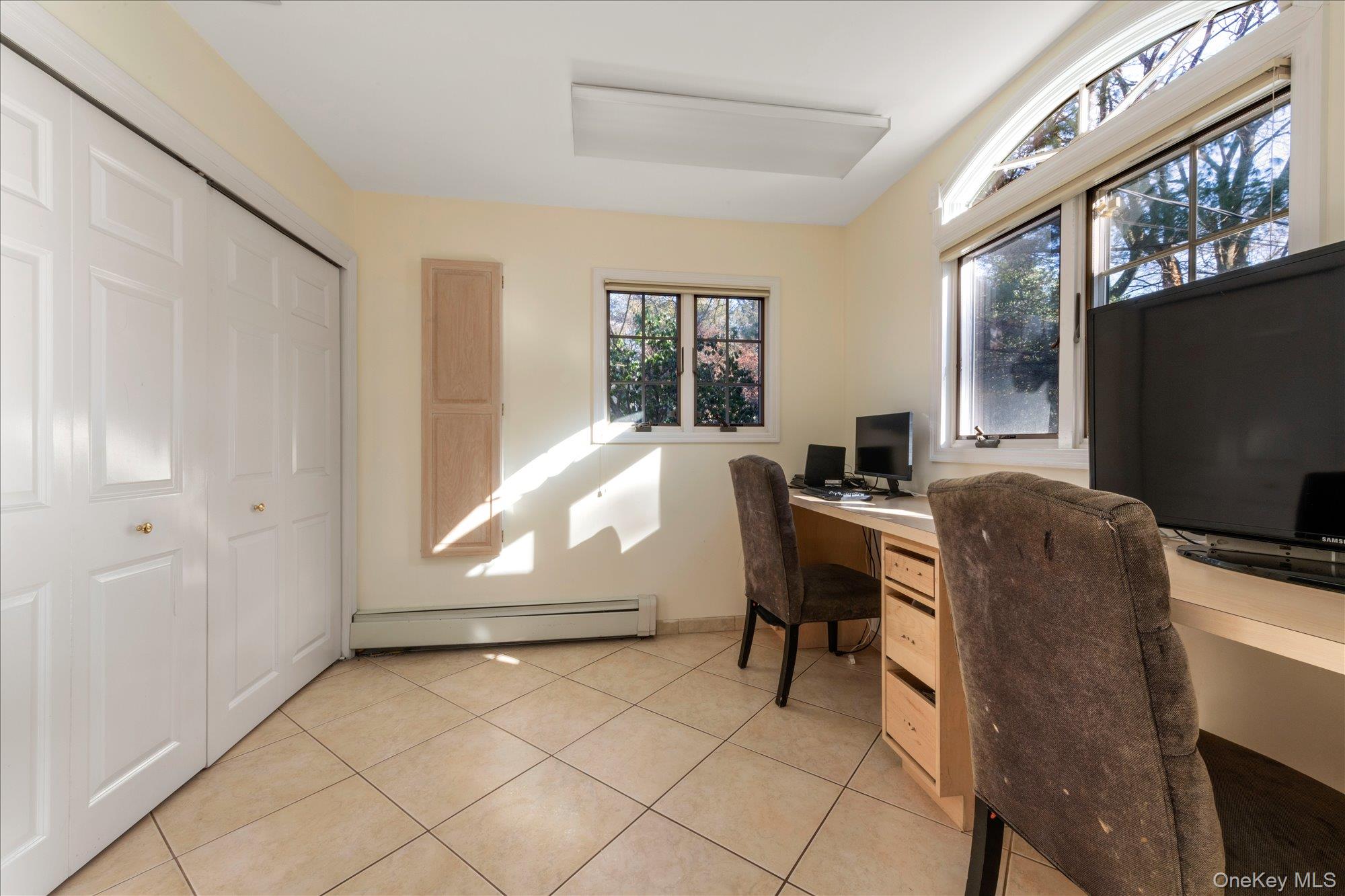 200 Hummingbird Drive, East Hills, NY 11576