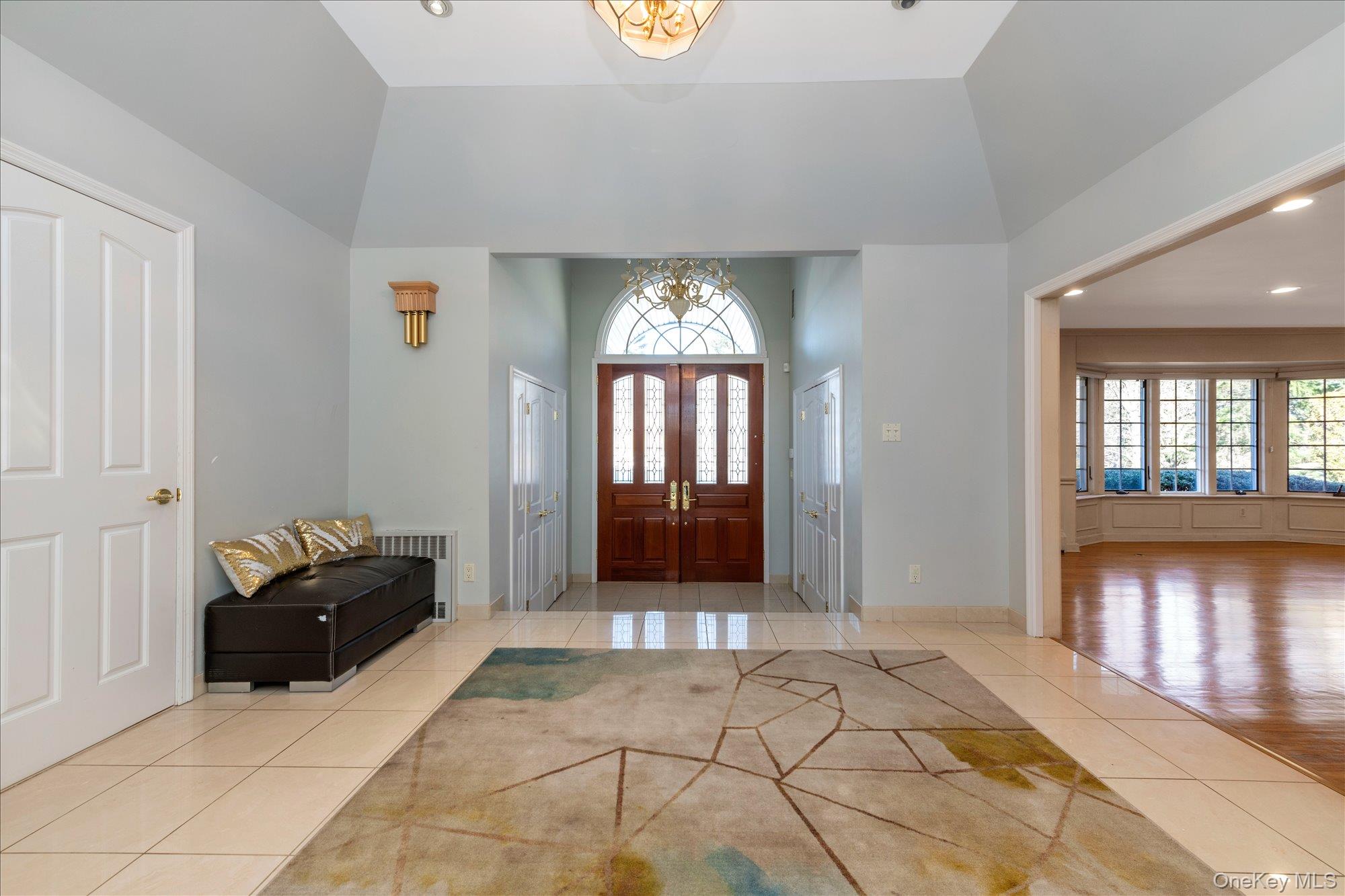 200 Hummingbird Drive, East Hills, NY 11576