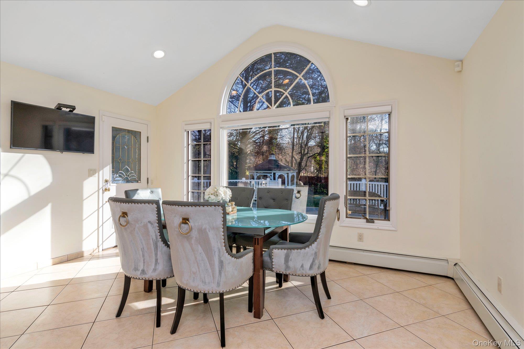 200 Hummingbird Drive, East Hills, NY 11576