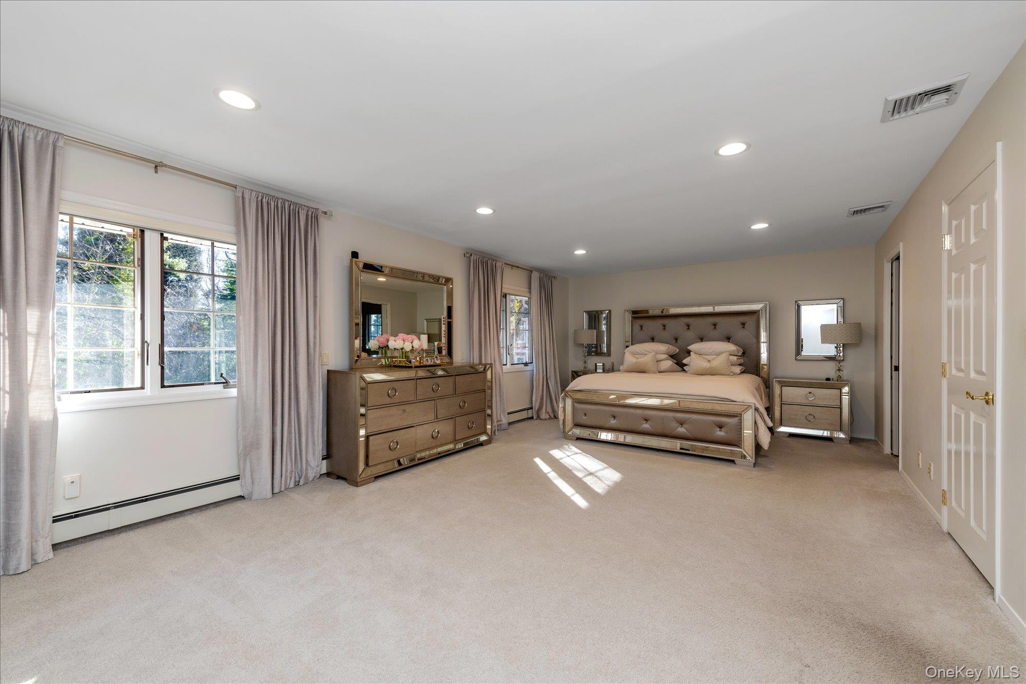 200 Hummingbird Drive, East Hills, NY 11576