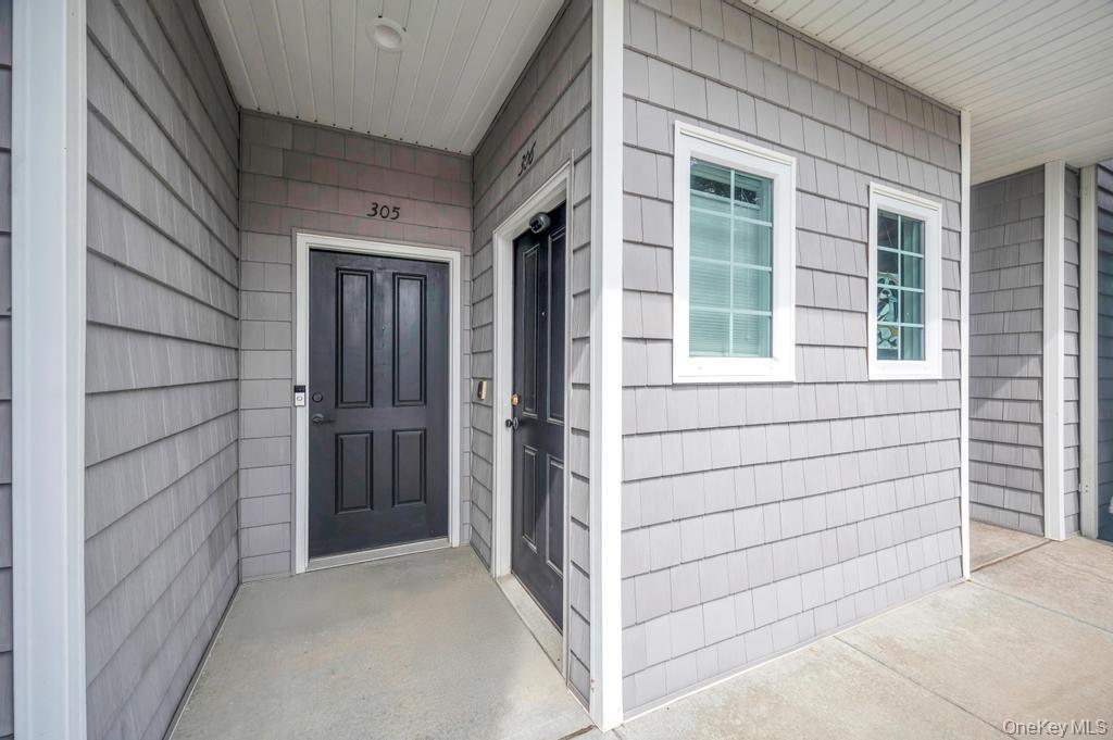 305 Okeefe Court, Oakdale, NY 11769