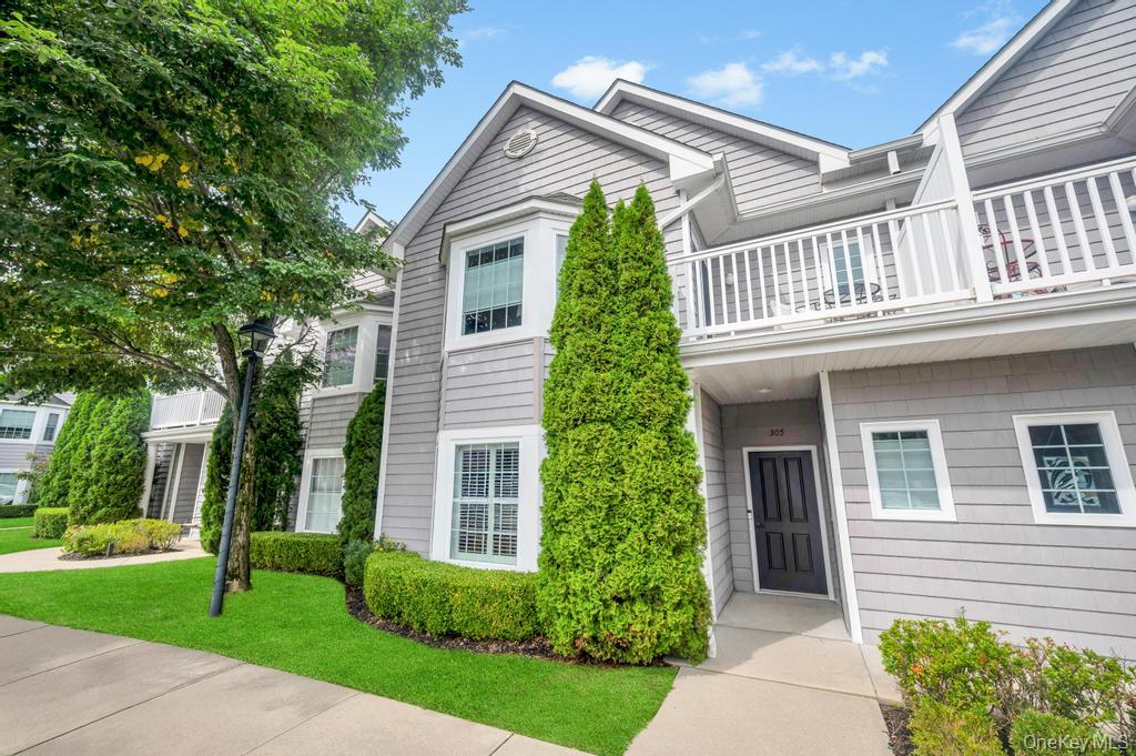 305 Okeefe Court, Oakdale, NY 11769