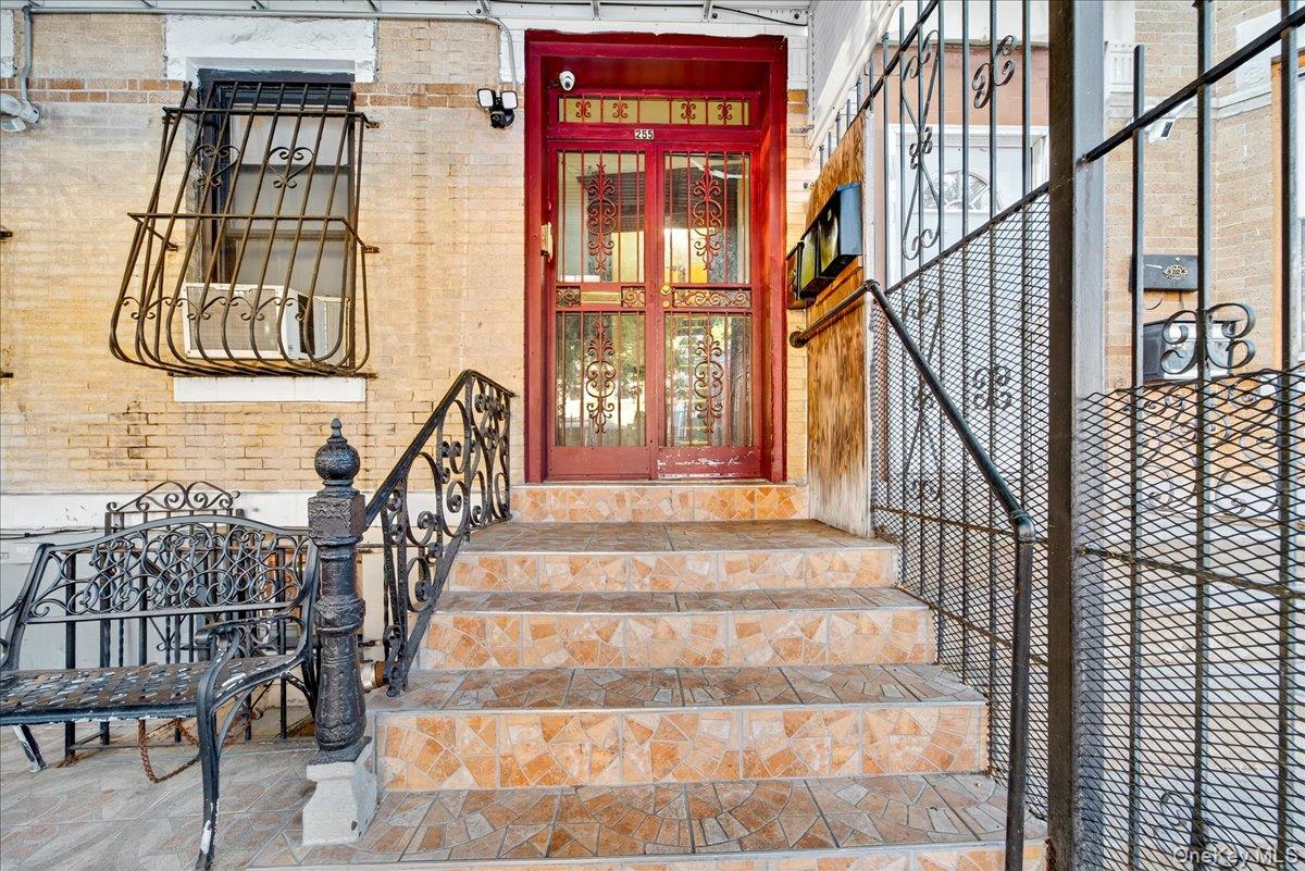 255 Ridgewood Avenue, Brooklyn, NY 11208