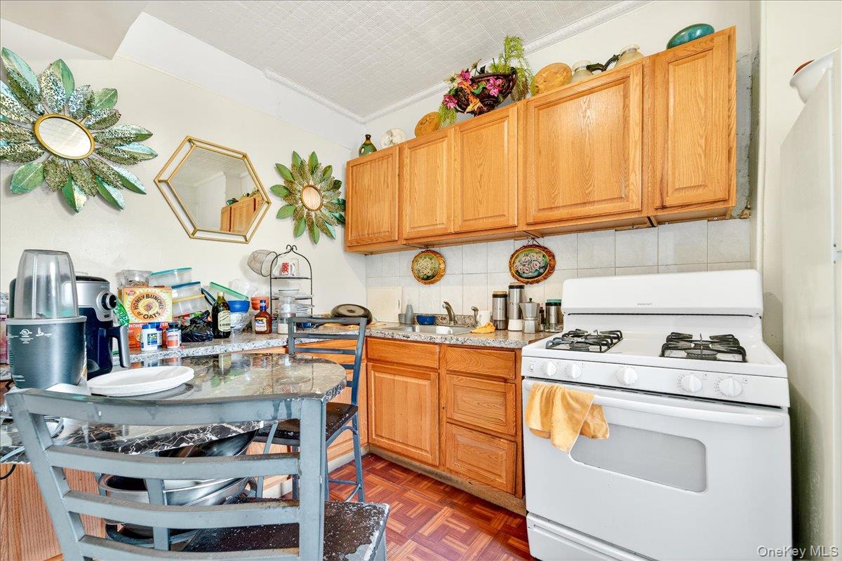 255 Ridgewood Avenue, Brooklyn, NY 11208