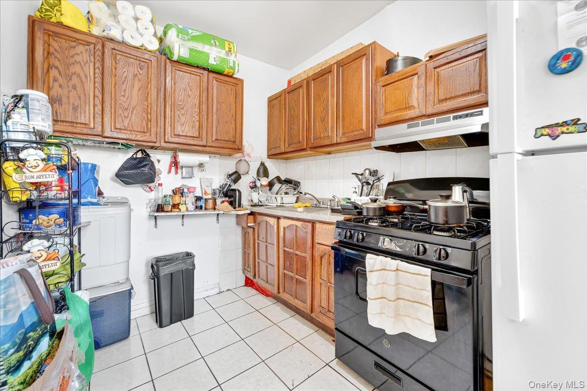 255 Ridgewood Avenue, Brooklyn, NY 11208