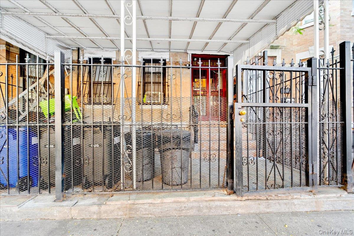 255 Ridgewood Avenue, Brooklyn, NY 11208