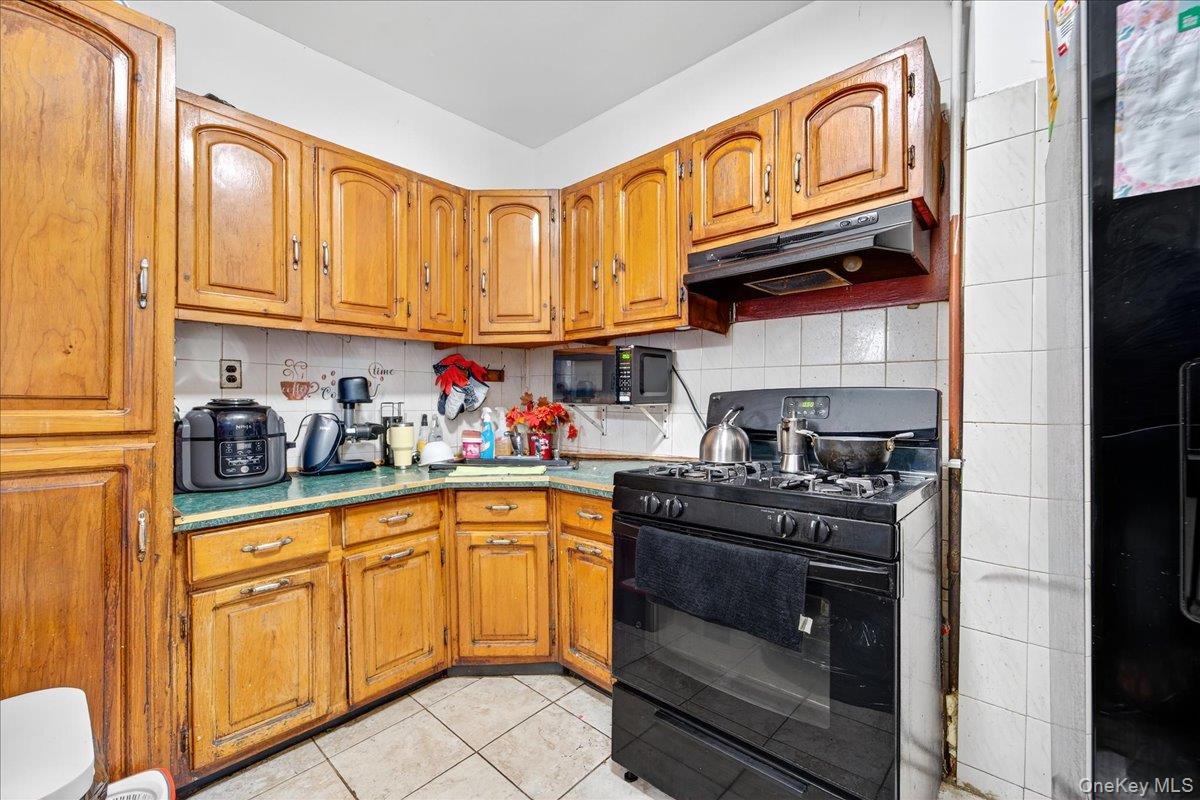 255 Ridgewood Avenue, Brooklyn, NY 11208