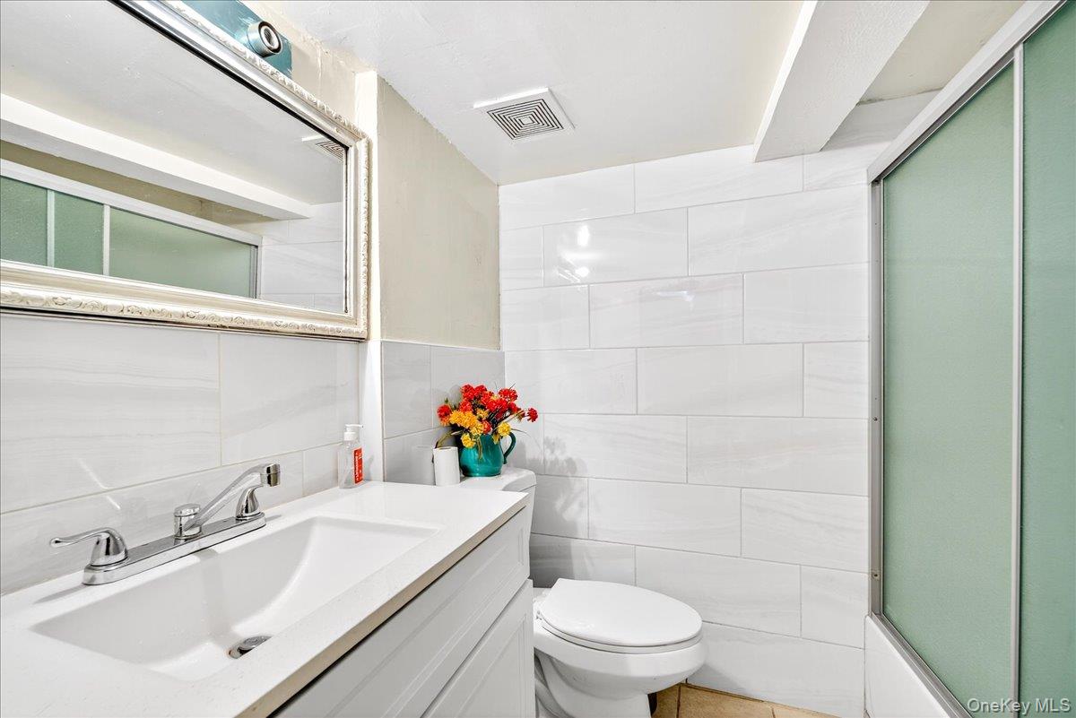 255 Ridgewood Avenue, Brooklyn, NY 11208