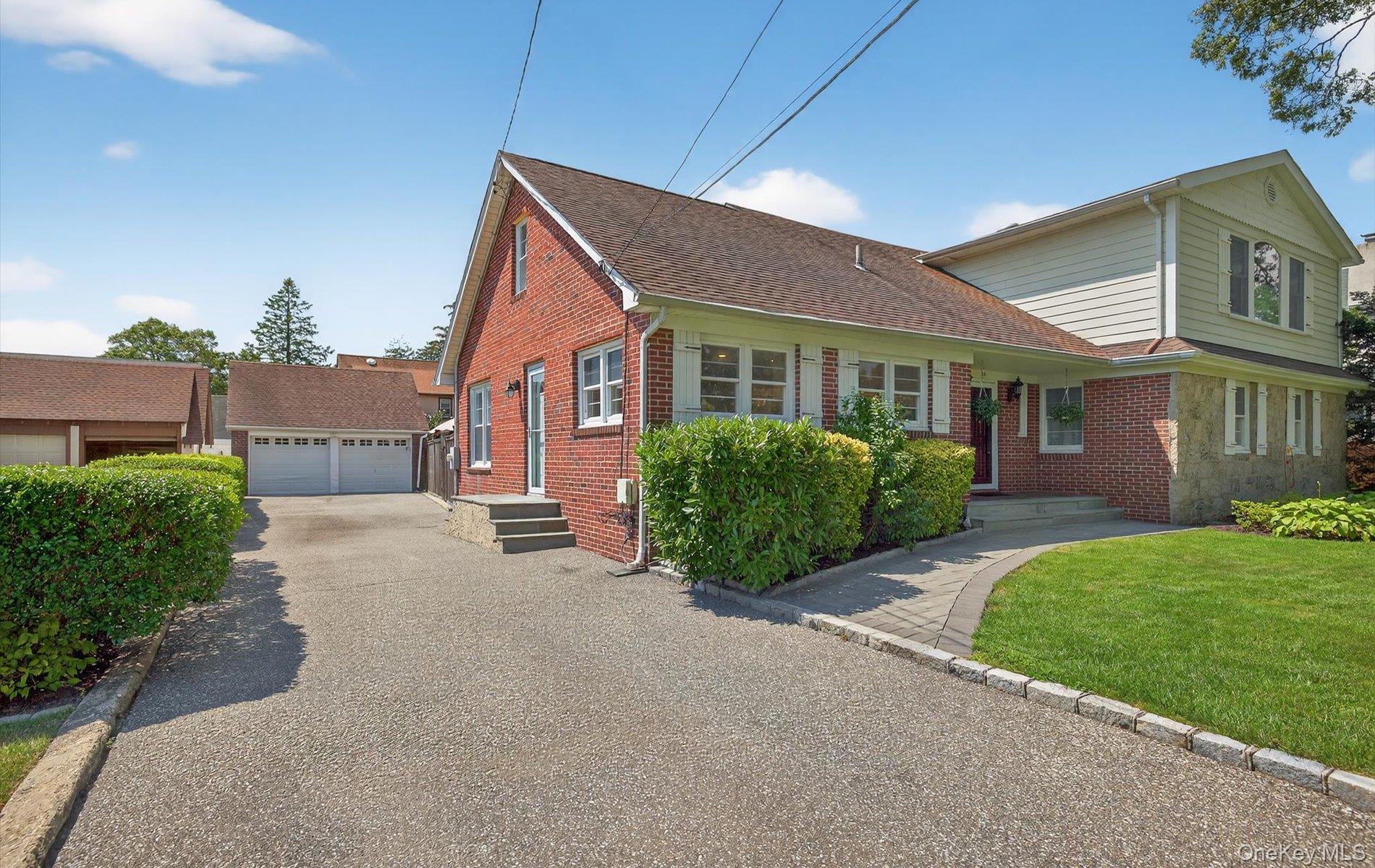 36 Hemlock Lane, Bay Shore, NY 11706