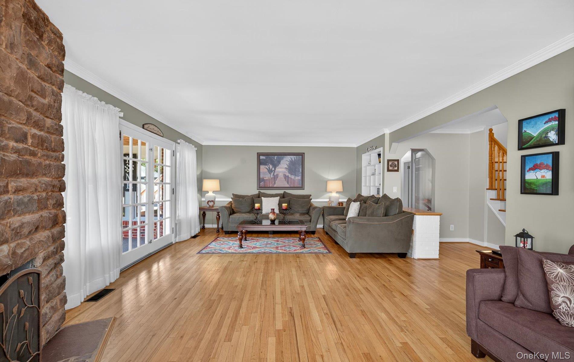 36 Hemlock Lane, Bay Shore, NY 11706