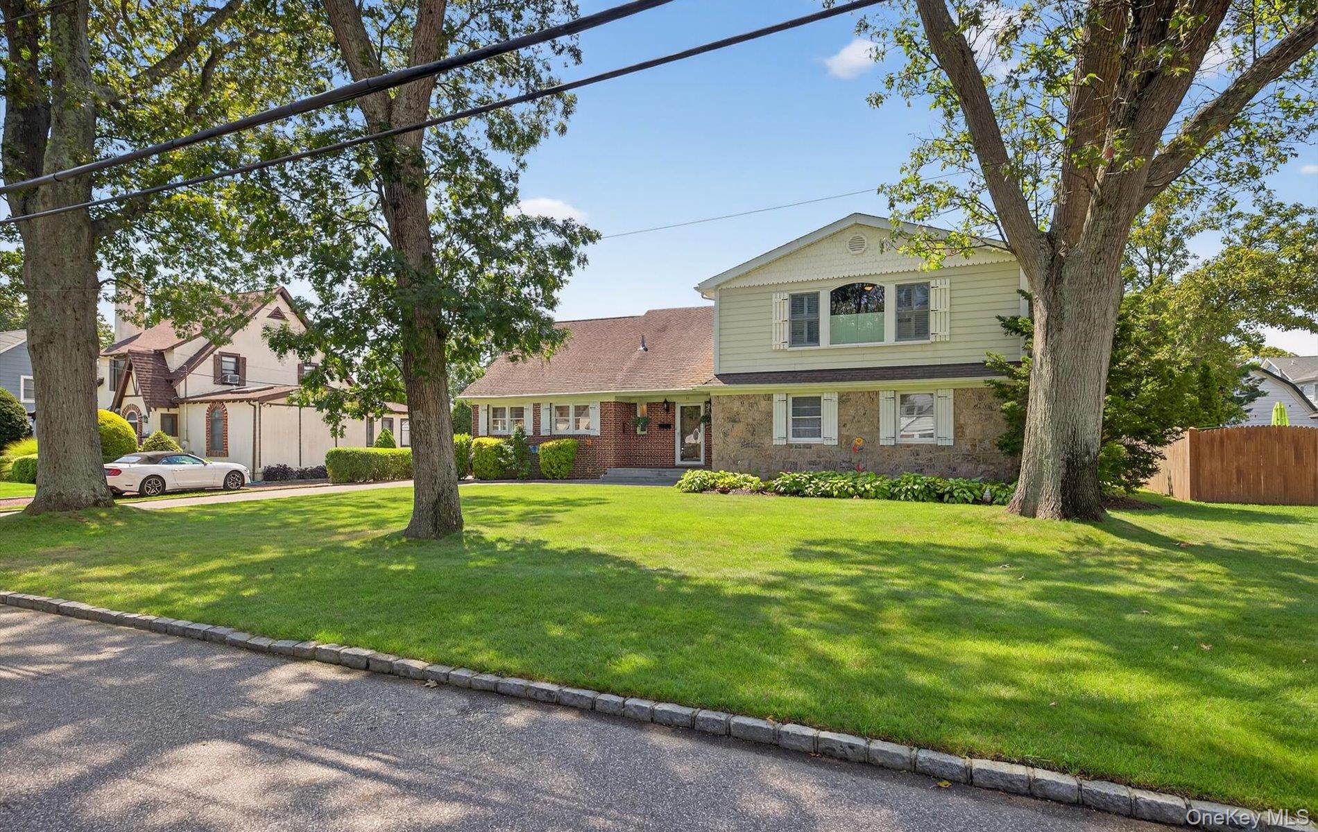 36 Hemlock Lane, Bay Shore, NY 11706