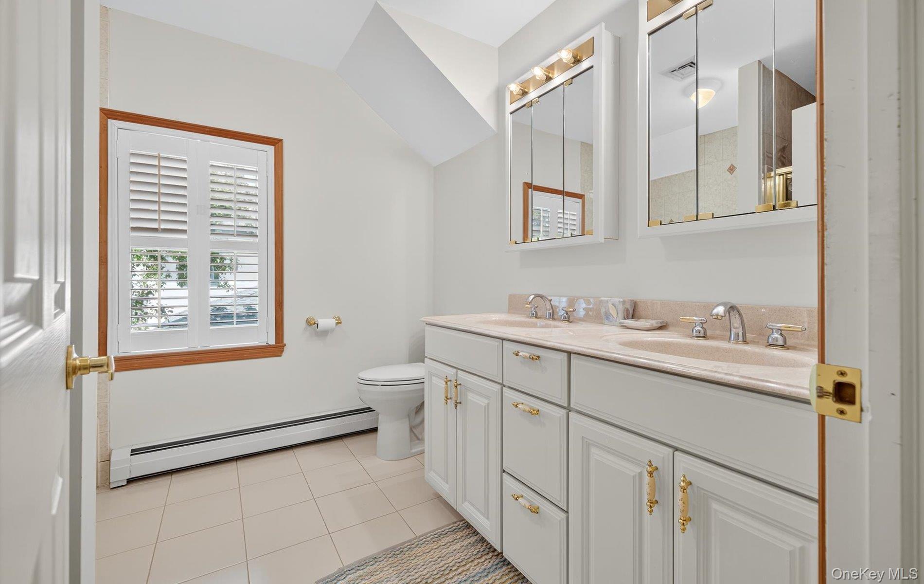 36 Hemlock Lane, Bay Shore, NY 11706