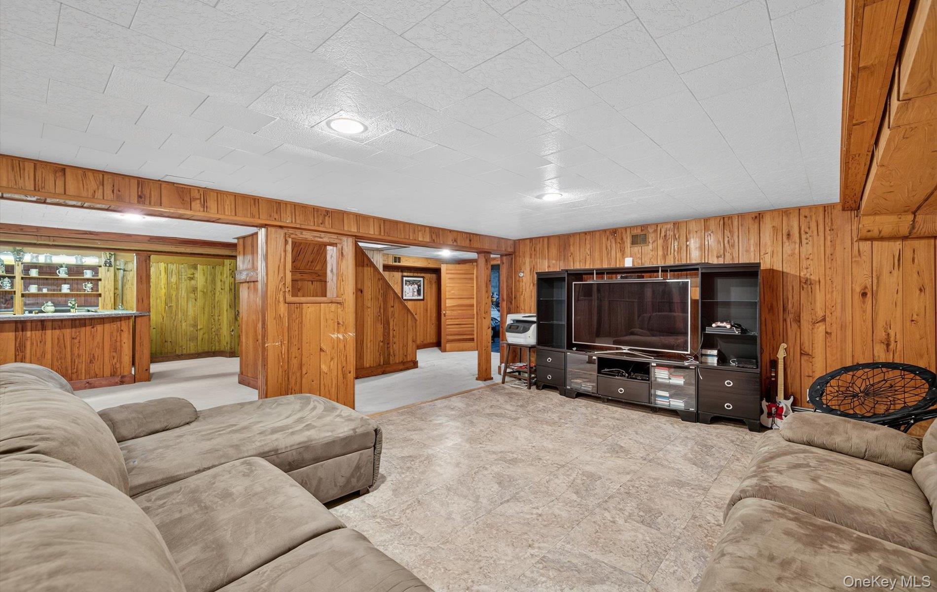 36 Hemlock Lane, Bay Shore, NY 11706