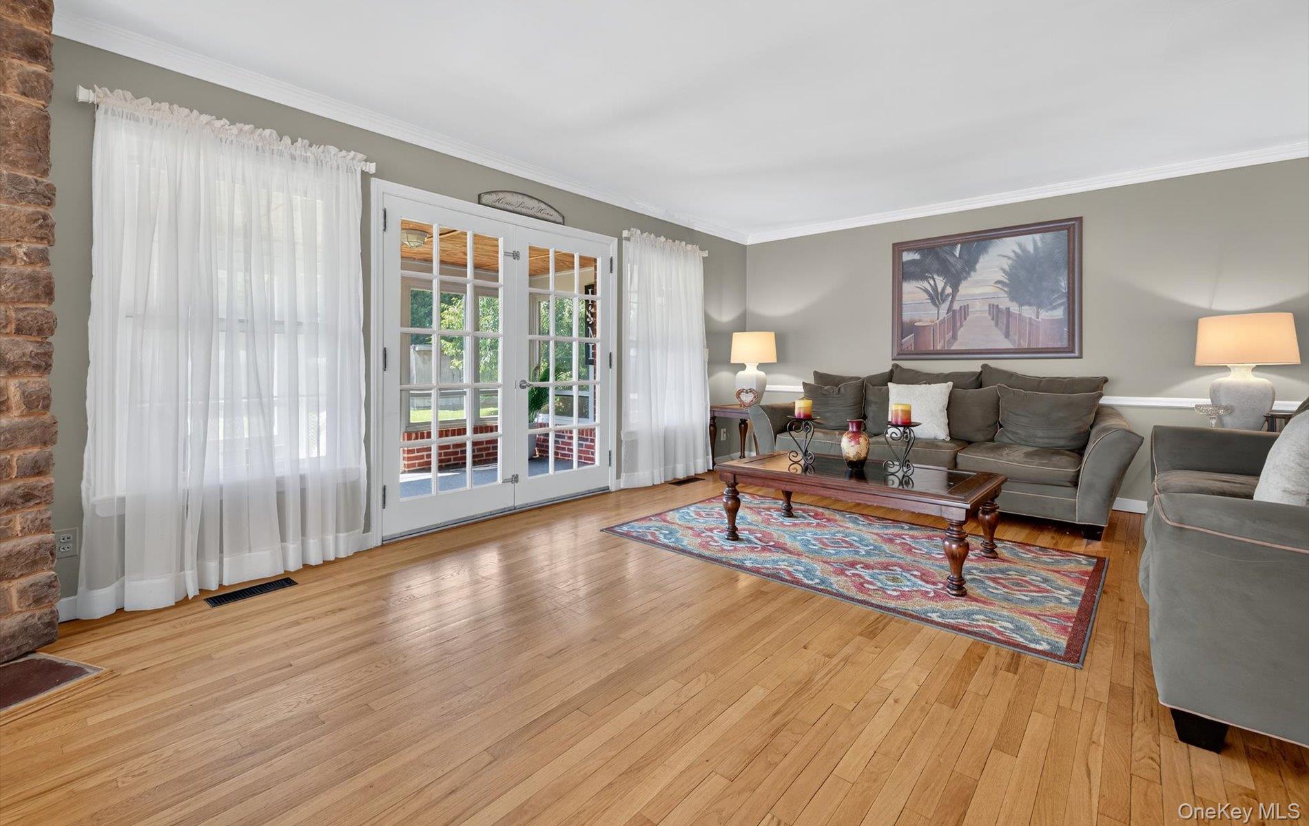 36 Hemlock Lane, Bay Shore, NY 11706