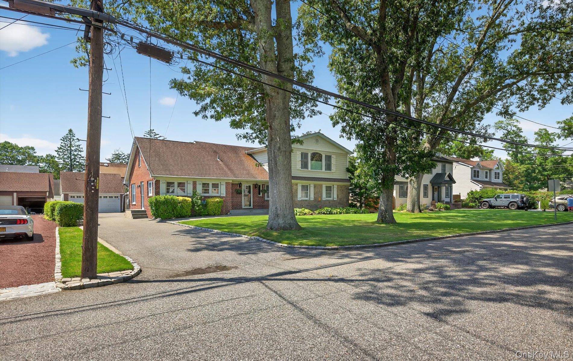 36 Hemlock Lane, Bay Shore, NY 11706