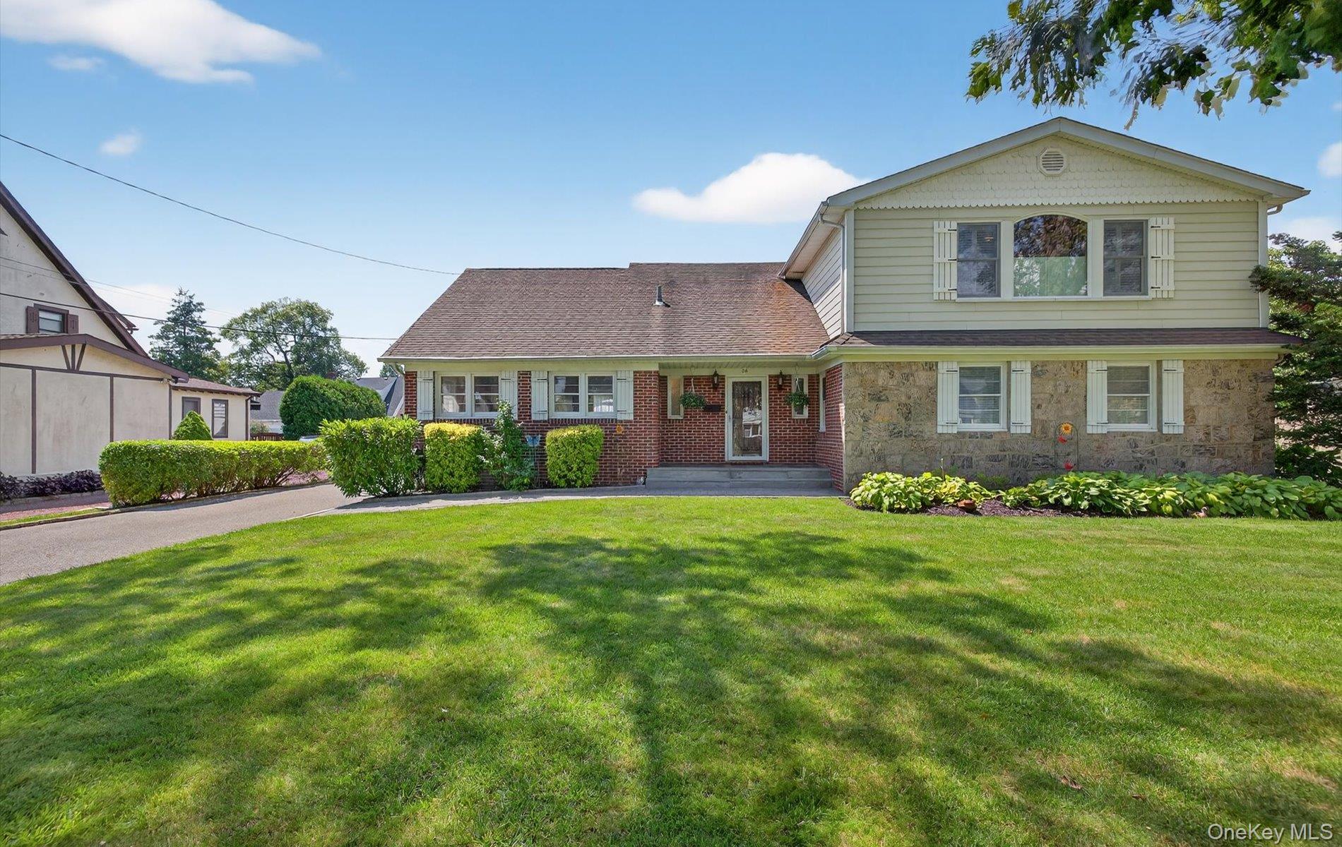 36 Hemlock Lane, Bay Shore, NY 11706