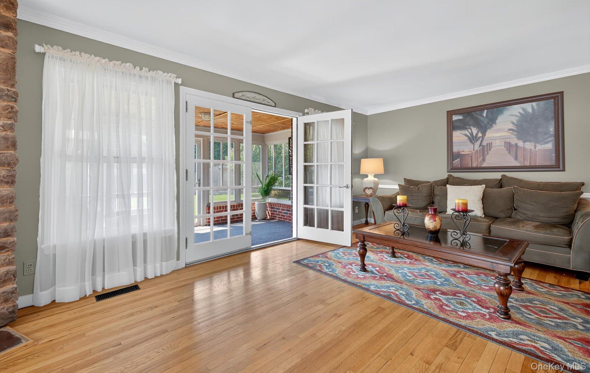 36 Hemlock Lane, Bay Shore, NY 11706