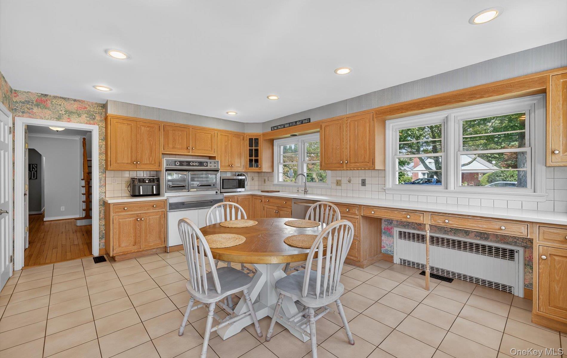 36 Hemlock Lane, Bay Shore, NY 11706