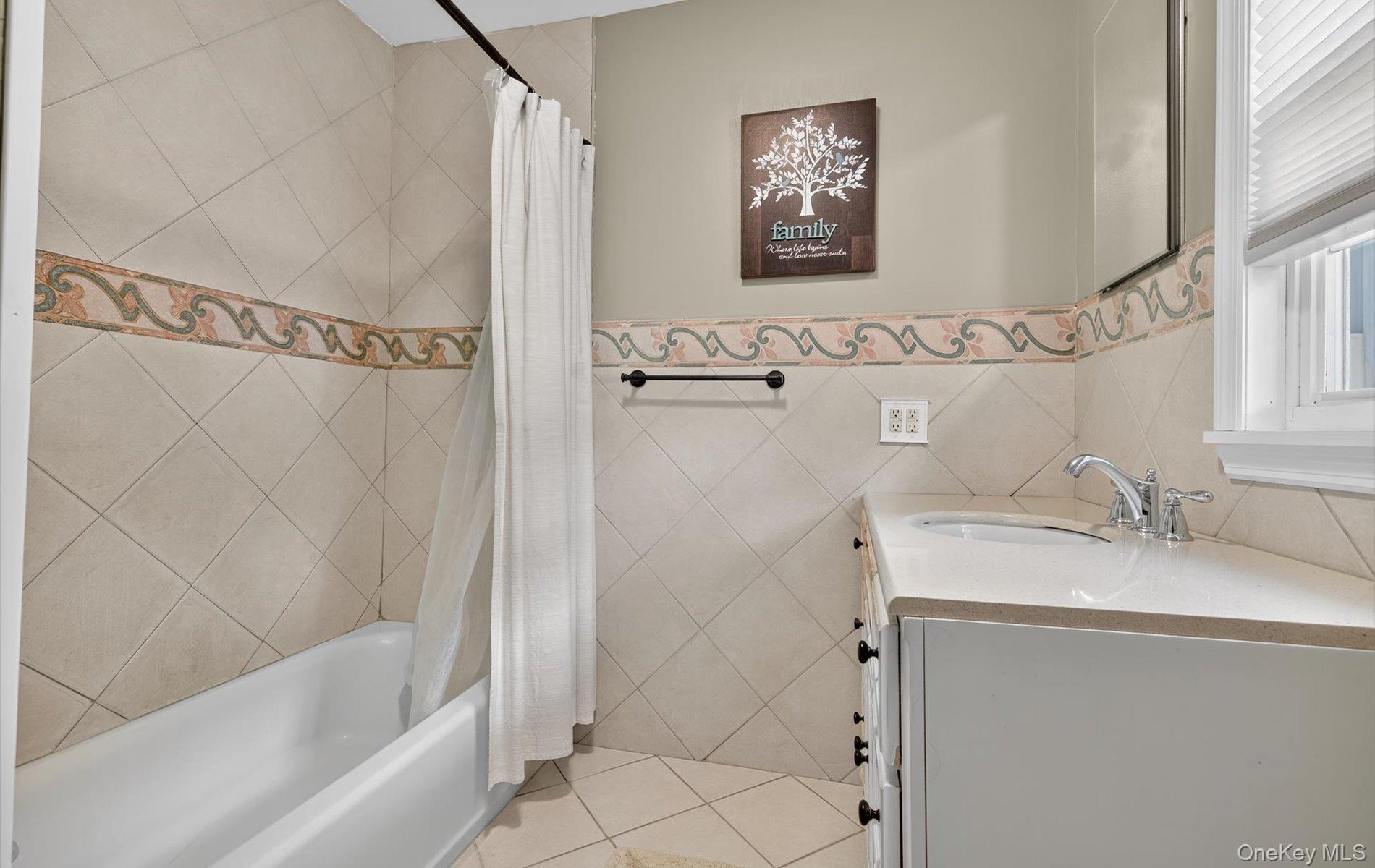 36 Hemlock Lane, Bay Shore, NY 11706