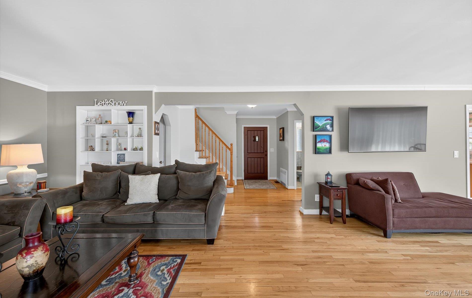 36 Hemlock Lane, Bay Shore, NY 11706